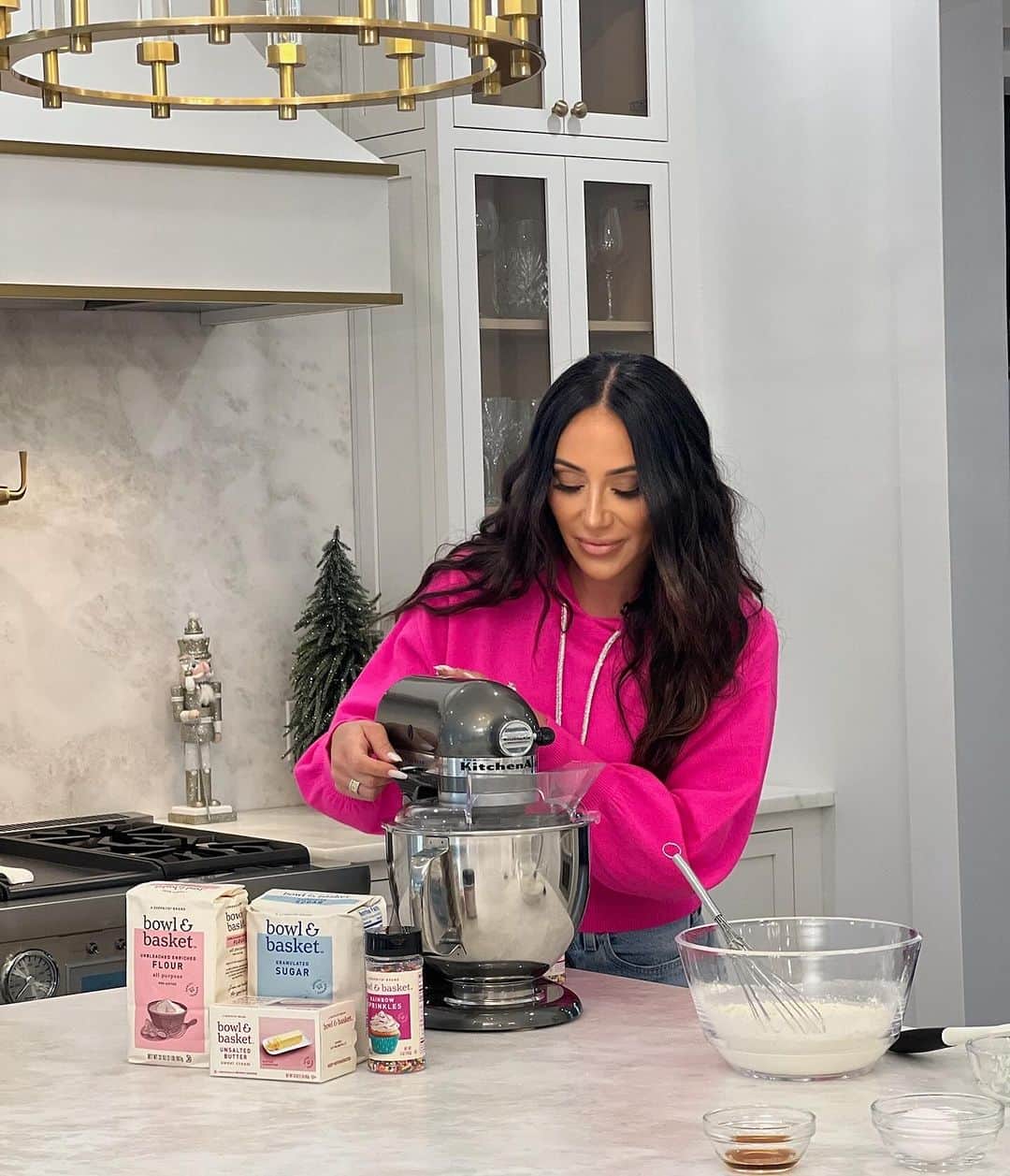 メリッサ・ゴーガさんのインスタグラム写真 - (メリッサ・ゴーガInstagram)「Happy #NationalCookieDay!!! I made the best kind😘Sprinkle cookies! I’ve teamed up with @shopritestores to give you the best recipe! Head to the link in my stories for the full recipe, and to watch me make them!! I'm officially a baker 👩🏻‍🍳 #ShopRiteHolidayBaking #BowlandBasket #sponsored」12月5日 8時20分 - melissagorga