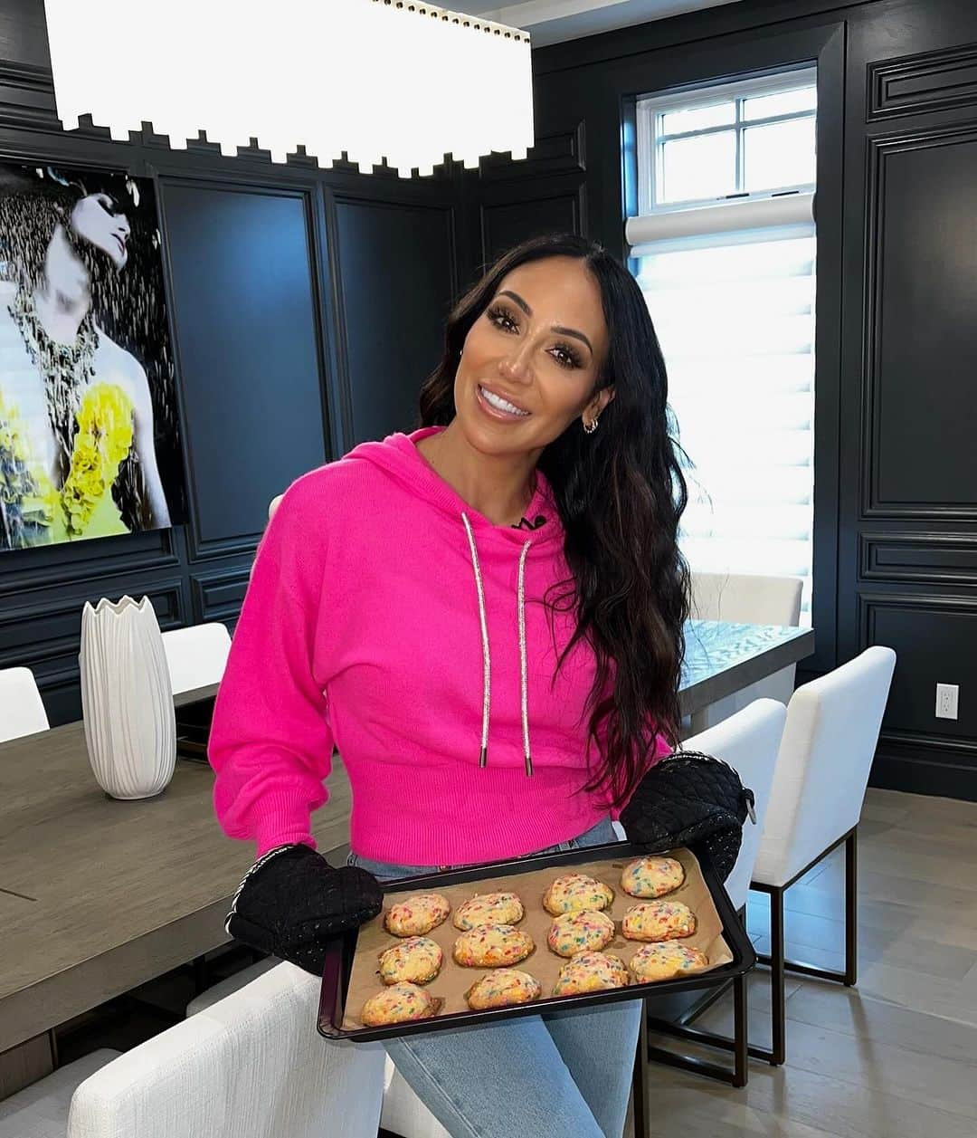 メリッサ・ゴーガさんのインスタグラム写真 - (メリッサ・ゴーガInstagram)「Happy #NationalCookieDay!!! I made the best kind😘Sprinkle cookies! I’ve teamed up with @shopritestores to give you the best recipe! Head to the link in my stories for the full recipe, and to watch me make them!! I'm officially a baker 👩🏻‍🍳 #ShopRiteHolidayBaking #BowlandBasket #sponsored」12月5日 8時20分 - melissagorga