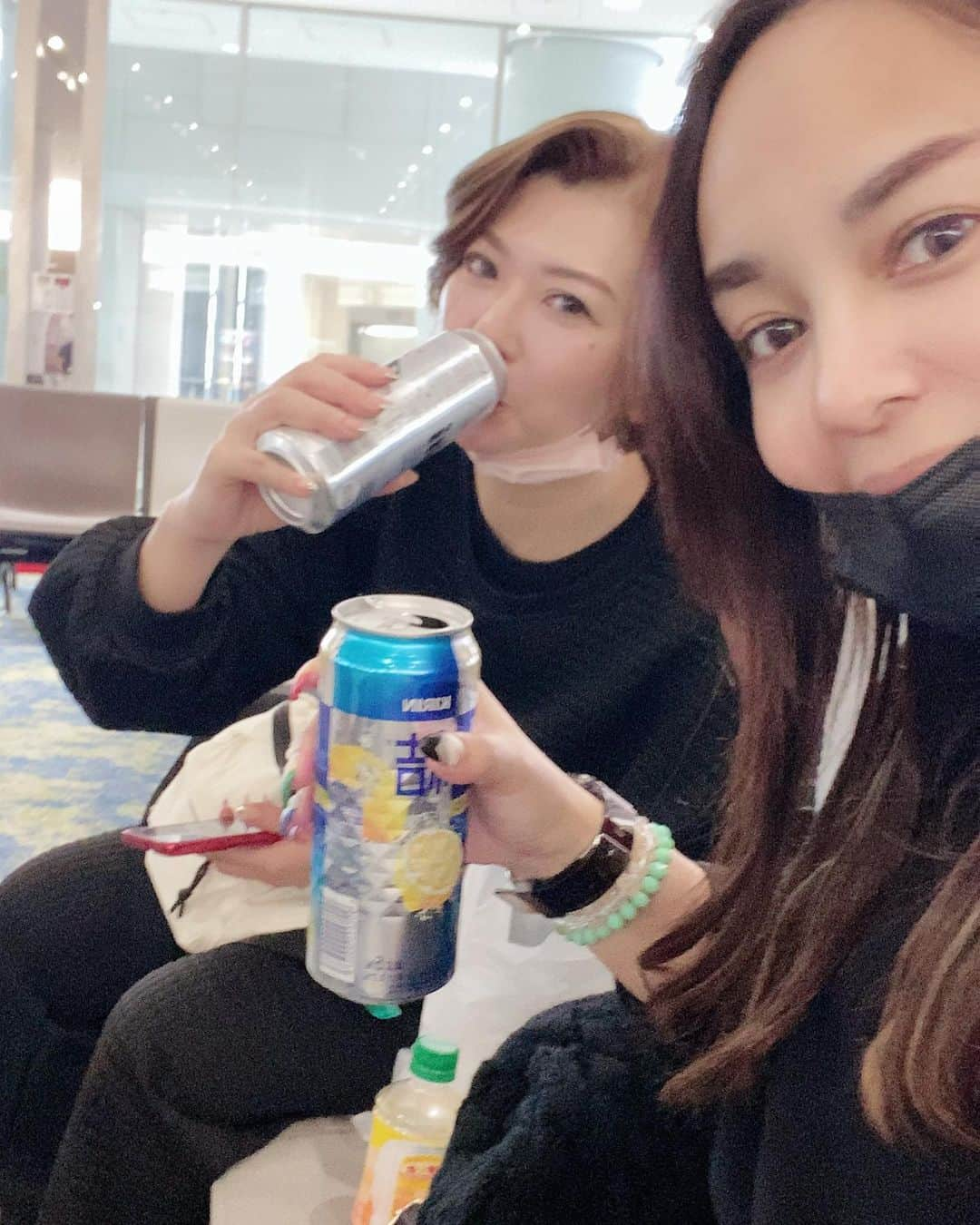 アレサ・ネスミスさんのインスタグラム写真 - (アレサ・ネスミスInstagram)「女子旅in韓国🛩 行ってきまーす✨」12月5日 8時32分 - aretha.nesmith