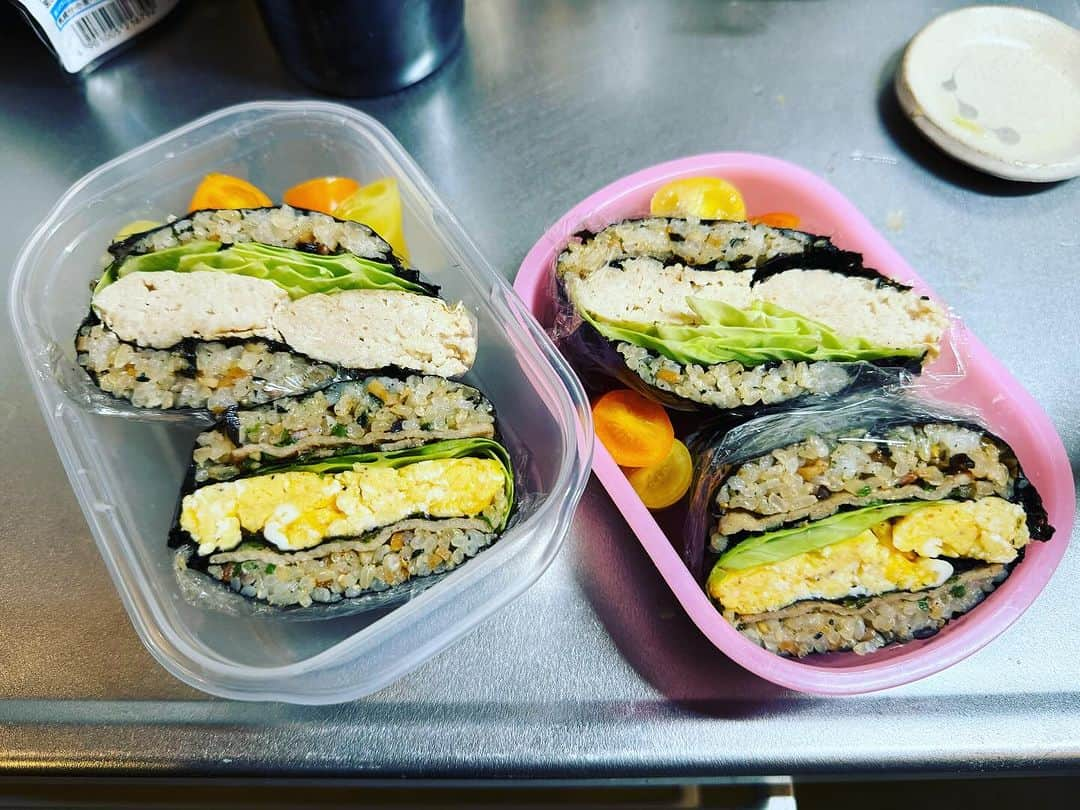 林ゆうきのインスタグラム：「いってらっしゃい！  ＃今日のお弁当 ＃おにぎらず作った ＃レコーディング翌日はいつもねもい」