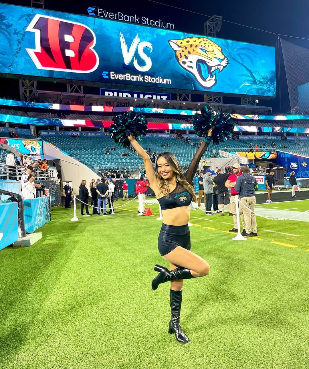 本田景子さんのインスタグラム写真 - (本田景子Instagram)「Happy MNF!!🏈✨  Blackout at the Bank!!🖤🖤🖤 My first time MNF!!🥹✨ I'm super x 100..... excited!!!!  Go! Jags!! Beat the Bengals!!!!🔥🔥🔥  これからジャガーズに入る前から憧れだったマンデーナイトフットボールに出場します！！ 大興奮！！🔥🔥🔥 泣いちゃうー😭✨」12月5日 8時28分 - keikohonda1111