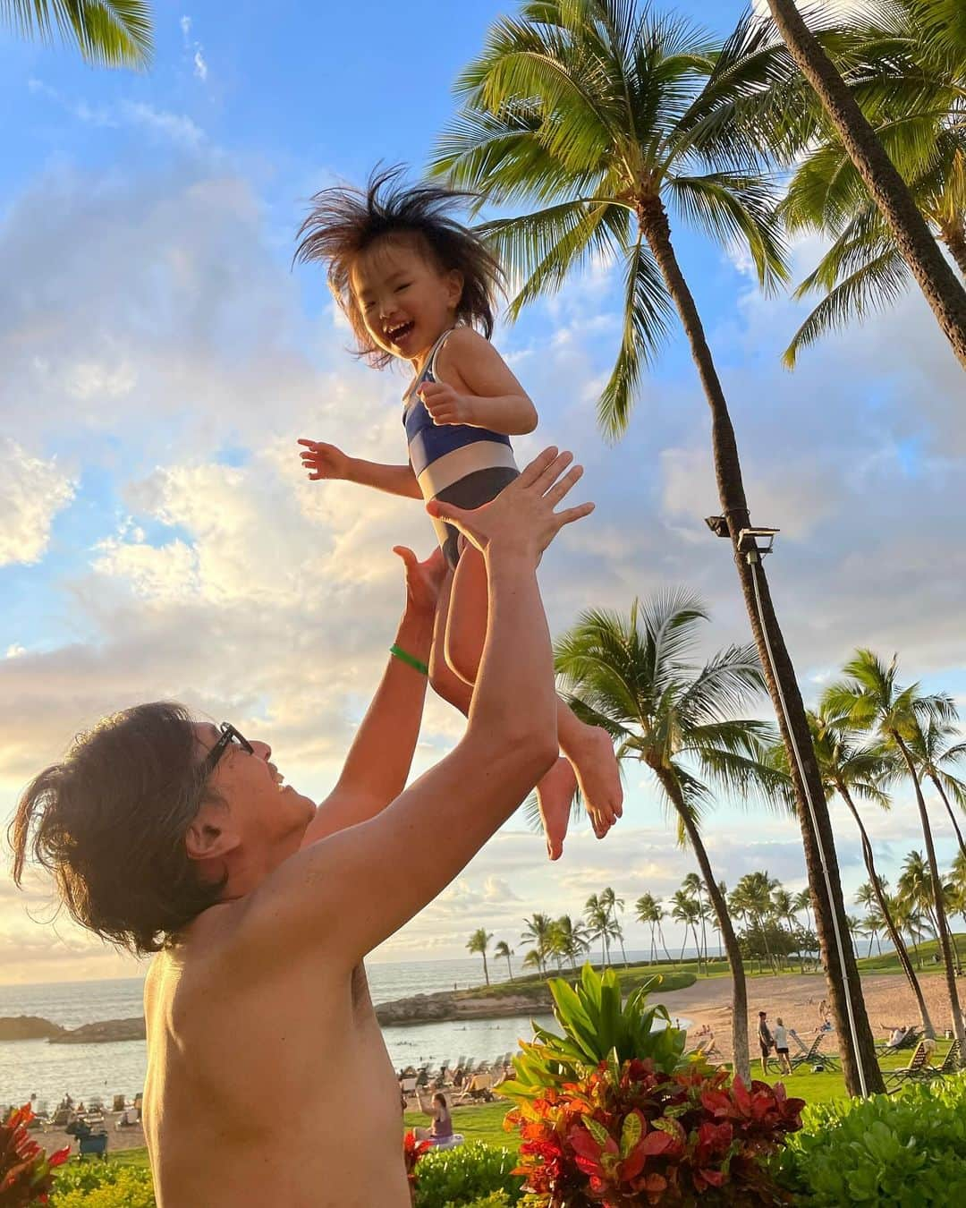 加藤章太郎さんのインスタグラム写真 - (加藤章太郎Instagram)「. beach day🌴  #koolina #beach #sunset #hawaiitrip #hawaii #familytrip #vacation #aloha #lovedaughter❤」12月5日 8時38分 - __shotaro__