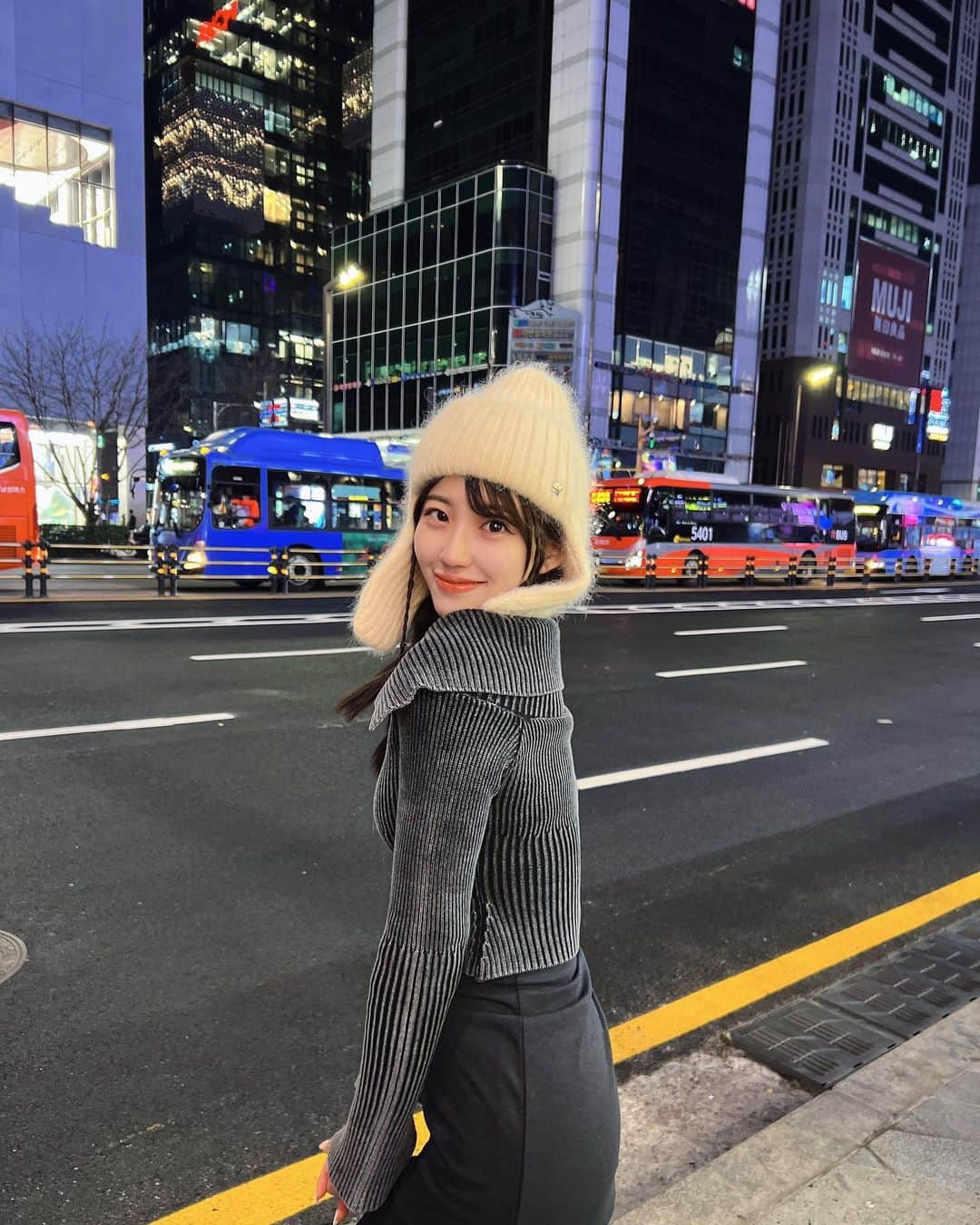 仲本愛美のインスタグラム：「ショッピングした日🇰🇷❤︎」