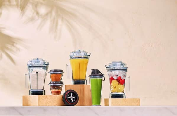 Vitamix Japanのインスタグラム：「・ 大切な人がすでにVitamix Ascent Seriesを持っている場合でも安心してください！料理のクリエイティビティをさらに広げるためのコンテナが用意されています！ クリスマスプレゼントにいかがですか？   ベーカー向けにはドライコンテナ、エンターテイナー向けにはエアーディスク、そしてファミリーフーディー向けにはブレンディングカップ＆ボウルズキットがオススメです！  #バイタミックス #vitamix #コンテナ」