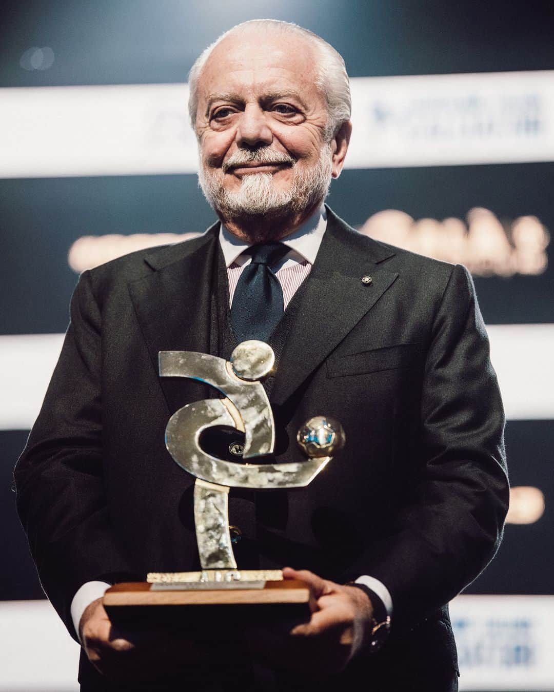 SSCナポリさんのインスタグラム写真 - (SSCナポリInstagram)「✨ Night of awards   💙 #ForzaNapoliSempre」12月5日 18時40分 - officialsscnapoli