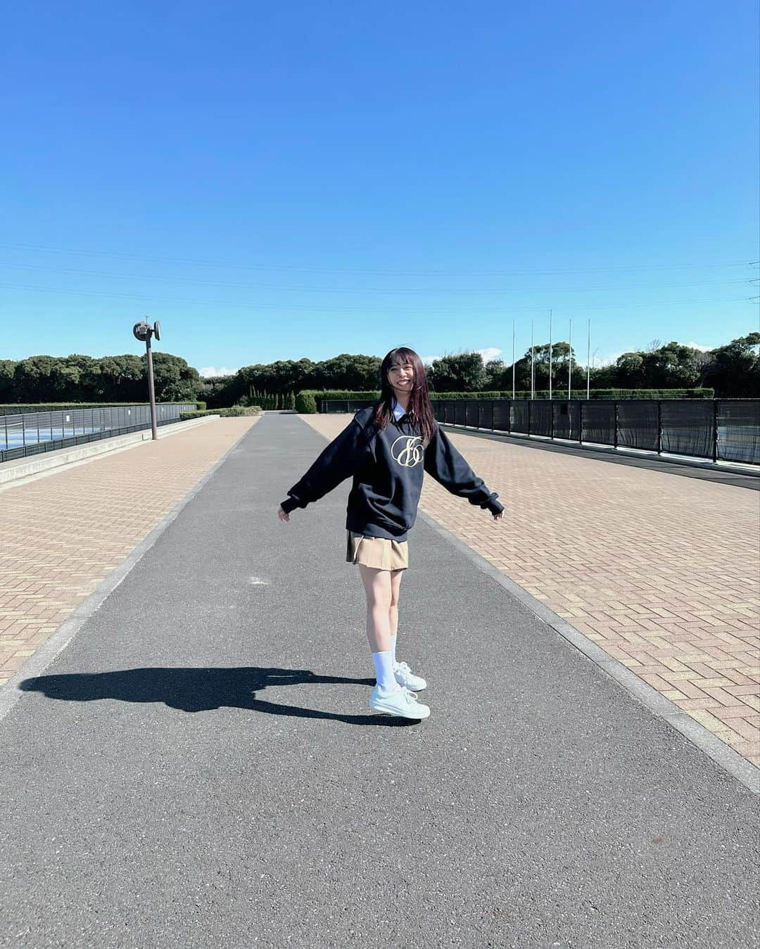 真山りかさんのインスタグラム写真 - (真山りかInstagram)「. ⁡ New visual🦋 とオフショ ⁡ #BLUEDIZZINESS #エビ中 ⁡ #まやまにあ ⁡ . ⁡」12月5日 18時43分 - ma_yama_official