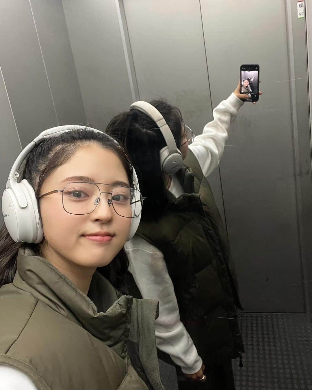 鈴本美愉のインスタグラム：「. 26歳になりました🪅 せっかくなので今日はBirthdayスウェット着ていきました💘  また改めて誕生日投稿します〜 dm見てますお祝いのお言葉みんなありがとう🥳  26歳もよろしくお願いします‼︎  (スウェットの受注明日6日10:00までです..!)」