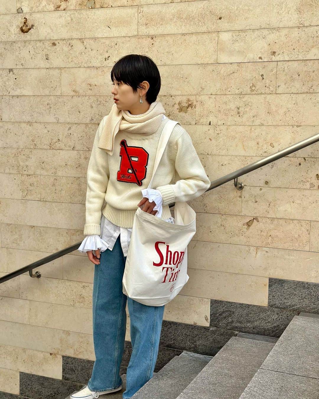 6(ROKU) OFFICIALさんのインスタグラム写真 - (6(ROKU) OFFICIALInstagram)「-  〈6〉“Shopping Times” TOTE BAG ¥6,600- tax in COLOR：WHITE/BLUE 6 AOYAMA店のみの販売となります。  ＜Bourrienne Paris X × 6＞BOUDOIR CASA ¥52,800- tax in  knit(vintage)  @westoveralls pants ¥29,700- tax in  @greenthomasaccessories muffler ¥17,600- tax in  #roku #westoveralls #greenthomas #greenthomasaccessories」12月5日 18時46分 - 6______roku