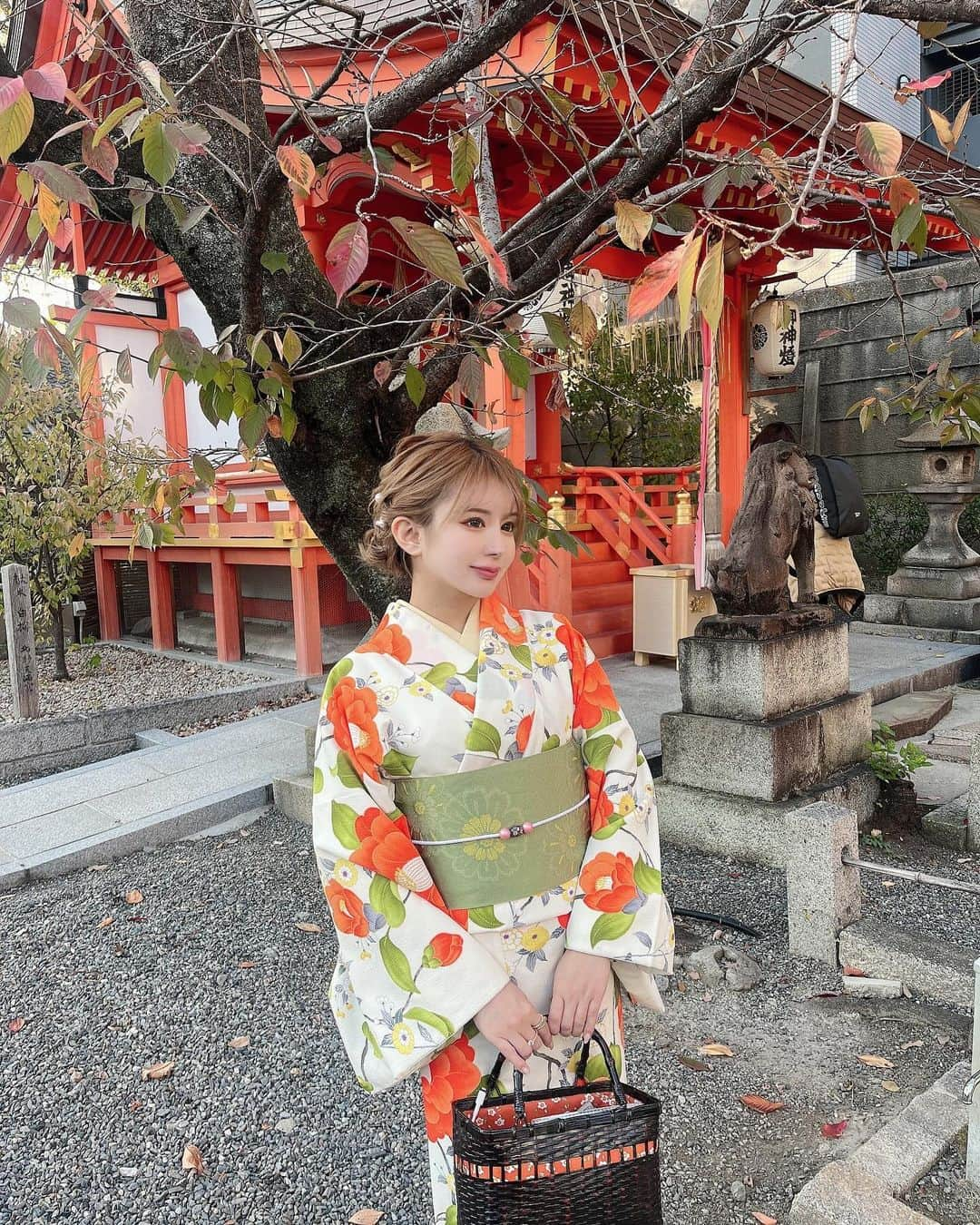 はるぽんさんのインスタグラム写真 - (はるぽんInstagram)「悪縁を切り、良縁を結ぶ神社🫶🏻⛩ 着物と背景の色がマッチして めっちゃいい感じになった🦊✨️✨️ ⁡ #安井金比羅宮 #京都 #京都観光 #着物女子 #着物レンタル #着物コーデ  #kyoto」12月5日 18時48分 - harupon96