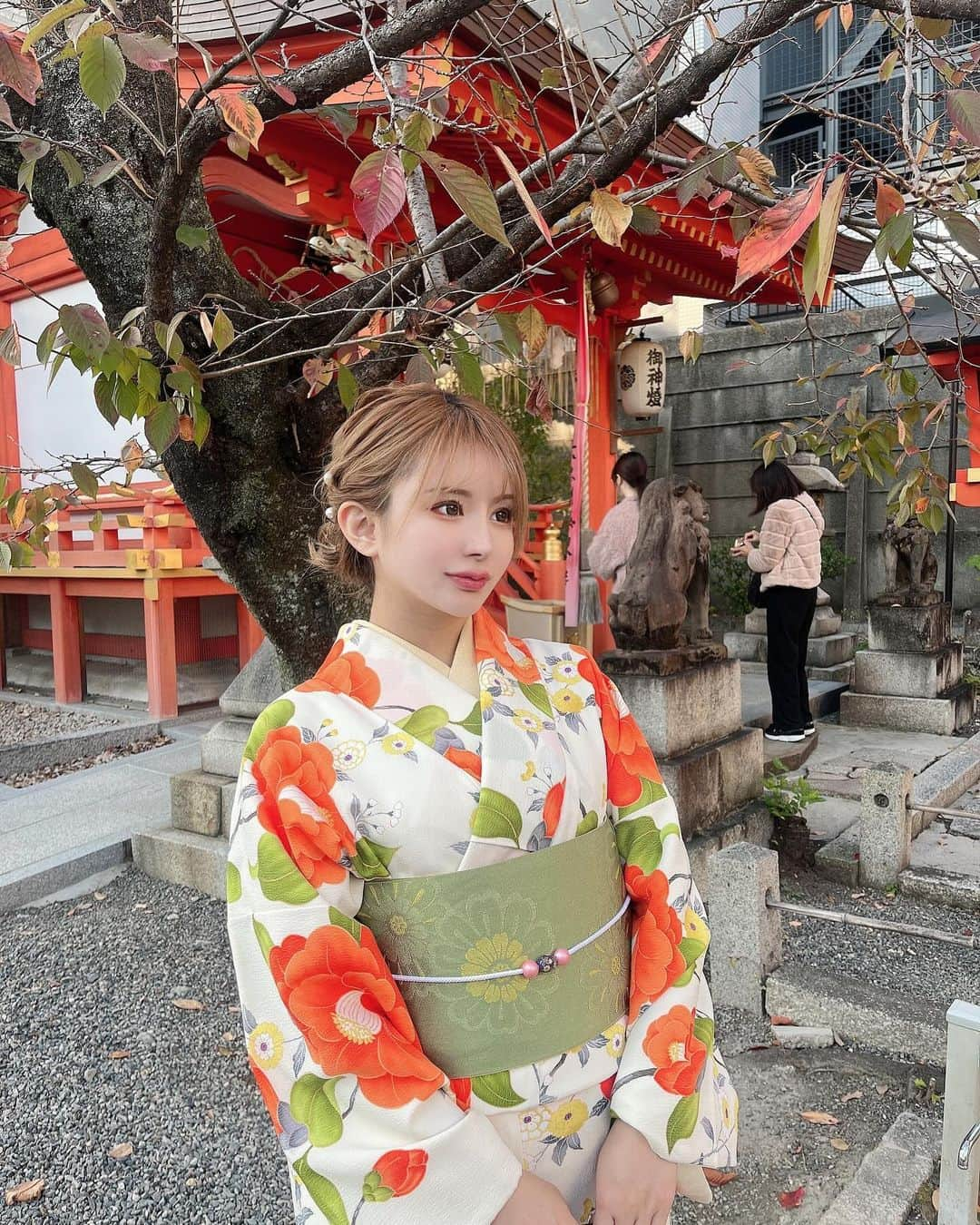 はるぽんさんのインスタグラム写真 - (はるぽんInstagram)「悪縁を切り、良縁を結ぶ神社🫶🏻⛩ 着物と背景の色がマッチして めっちゃいい感じになった🦊✨️✨️ ⁡ #安井金比羅宮 #京都 #京都観光 #着物女子 #着物レンタル #着物コーデ  #kyoto」12月5日 18時48分 - harupon96