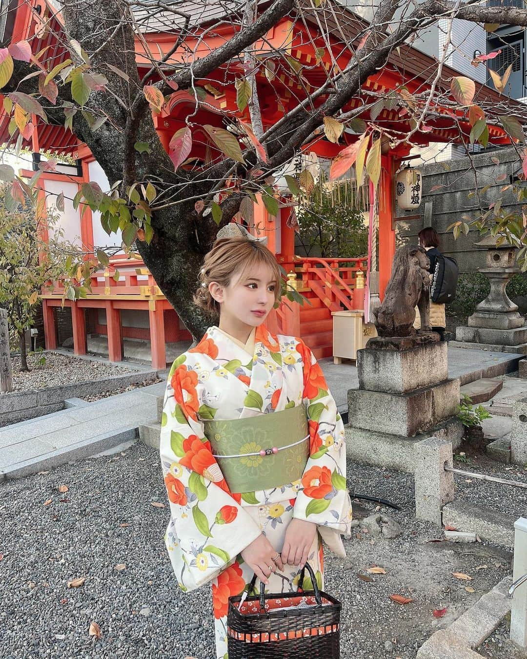 はるぽんさんのインスタグラム写真 - (はるぽんInstagram)「悪縁を切り、良縁を結ぶ神社🫶🏻⛩ 着物と背景の色がマッチして めっちゃいい感じになった🦊✨️✨️ ⁡ #安井金比羅宮 #京都 #京都観光 #着物女子 #着物レンタル #着物コーデ  #kyoto」12月5日 18時48分 - harupon96