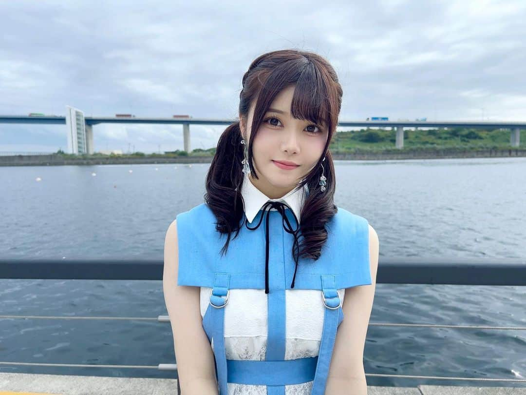 伊藤理々杏のインスタグラム：「「思い出が止まらなくなる」 MVが公開されました。 爽やかでキュンとするメロディーに可愛らしい振り付けと衣装👗 ぜひ見てくださると嬉しいです🤍  ひなたんが撮ってくれたよ📸  #乃木坂46 #伊藤理々杏」