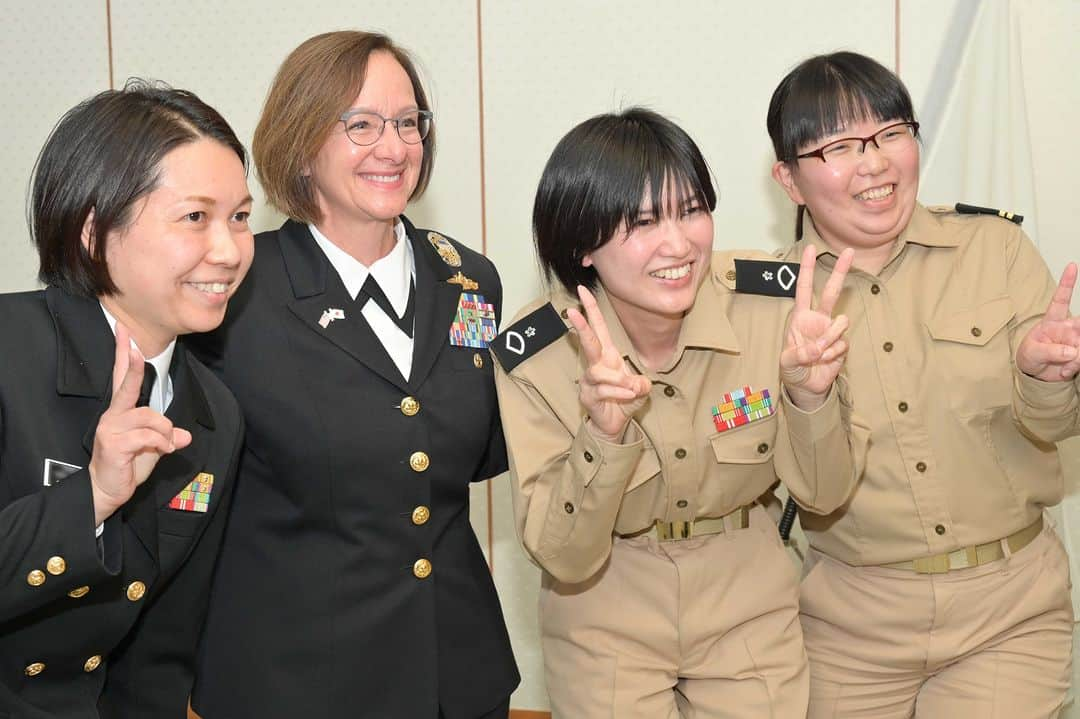 海上自衛隊さんのインスタグラム写真 - (海上自衛隊Instagram)「１１月２４日、米海軍作戦部長フランケティ大将が海上幕僚監部を来訪され、女性自衛官との懇談の場において、激励のお言葉をいただきました！🇯🇵🇺🇸」12月5日 19時00分 - jmsdf_pr