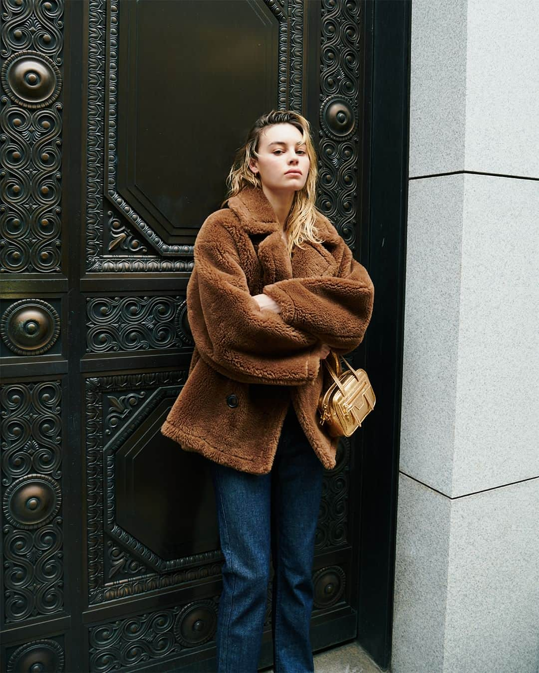 haunt Daikanyamaのインスタグラム：「Style: BOA COAT Color: CAMEL @haunt_daikanyama  upper hights Style: THE STELLA LUX Color: BLUE RINSE  Christian Villa Style: BAG LAMINATO Color: GOLD @christianvillabags  Style: TURTLENECK TOPS Color: OFF WHITE  Style:SHAGGY COAT Color: KHAKI GREY @haunt_daikanyama  TONY BIANCO Style: HURRICANE Color: BLACK @tonybianco  MARCO MASI Style: CL SOFT-SILVER Color: BLACK @marco.masi.milano  #hauntdaikanyama  #2023fw #collection #upperhights #marcomasi #tonybianco #christianvilla #bag」