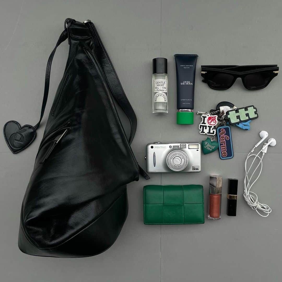 小山はるきのインスタグラム：「new bag @archivepke 🌑」