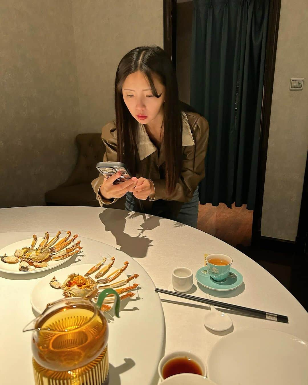 めいさんのインスタグラム写真 - (めいInstagram)「🇨🇳China 上海二次訪 每一次來都剛好可以吃到上海蟹真的很幸運 ・ ・ 上海もう2回目 毎回上海蟹のシーズンを食べれて嬉しい ・　 ・ ・ ・  —  #中國#上海#上海蟹#寫真#portrait#사진#成隆行蟹王府#米其林#커피#ポートレート#japanesegirl#中国#japan#カニ#shanghai#섹시#photo#写真部#フォロー#撮影#model#china#ミシュラン#tokyo#follow#portraitsedition」12月5日 19時12分 - meitienlin1125