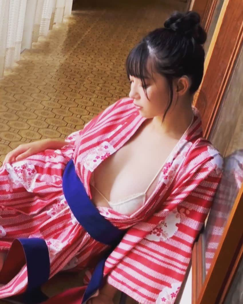 我妻ゆりかさんのインスタグラム写真 - (我妻ゆりかInstagram)「《告知》  明日夜19時にYouTube投稿します！ グラビアDVD撮影2日目の裏側です🫶  ↓こちらは１日目！復習して待っててね💓youtu.be/Vxfyn3lX7nU?si=YblowGLkGsuh4Tkr  #グラビア #グラビアアイドル #アイドル」12月5日 19時13分 - wagatsuma_yurika