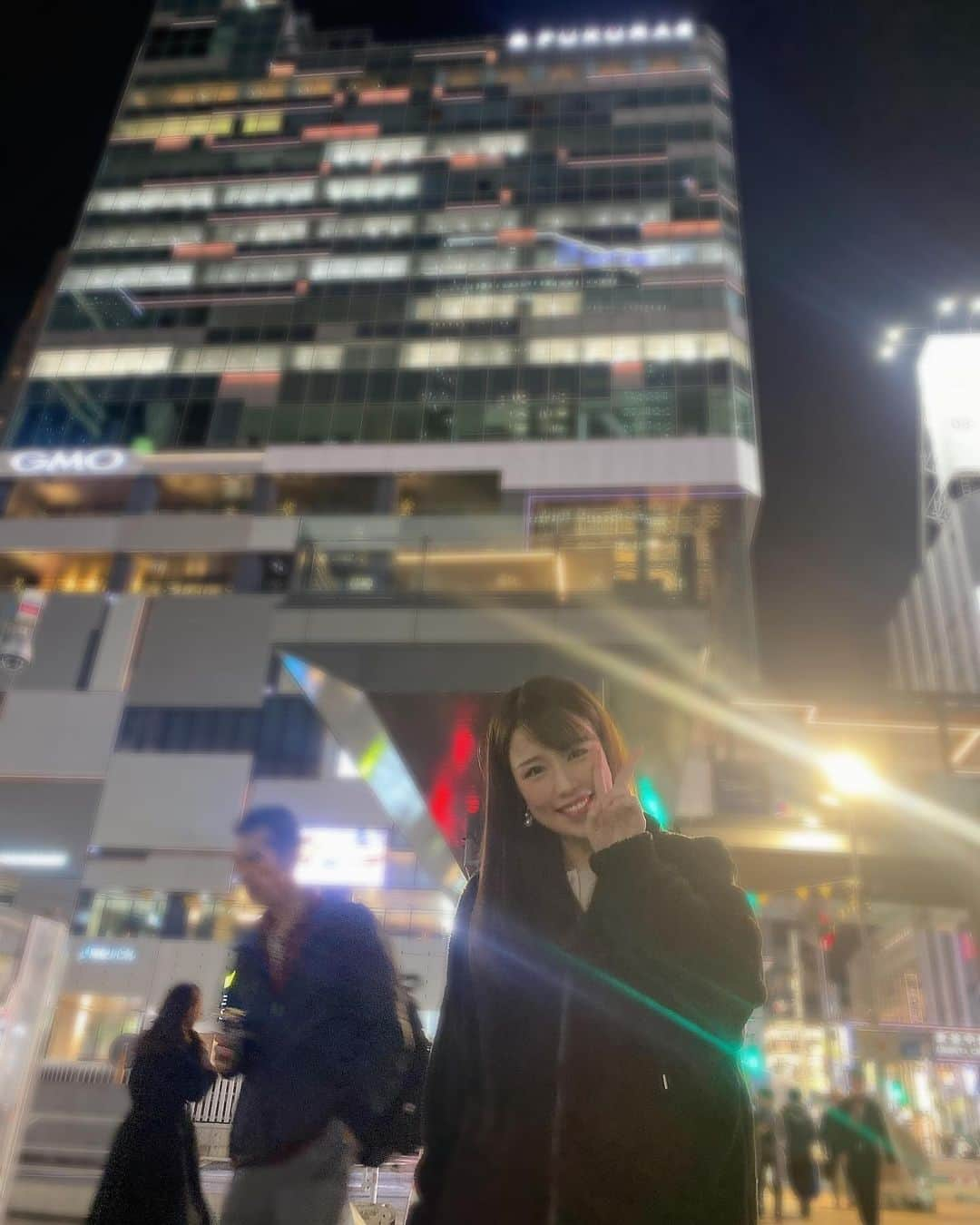 道岡桃子さんのインスタグラム写真 - (道岡桃子Instagram)「夜遊び⁉️  久しぶりに渋谷へ✨  顔赤い🥰  同期アナが撮ってくれました📸」12月5日 19時16分 - momoko_ana