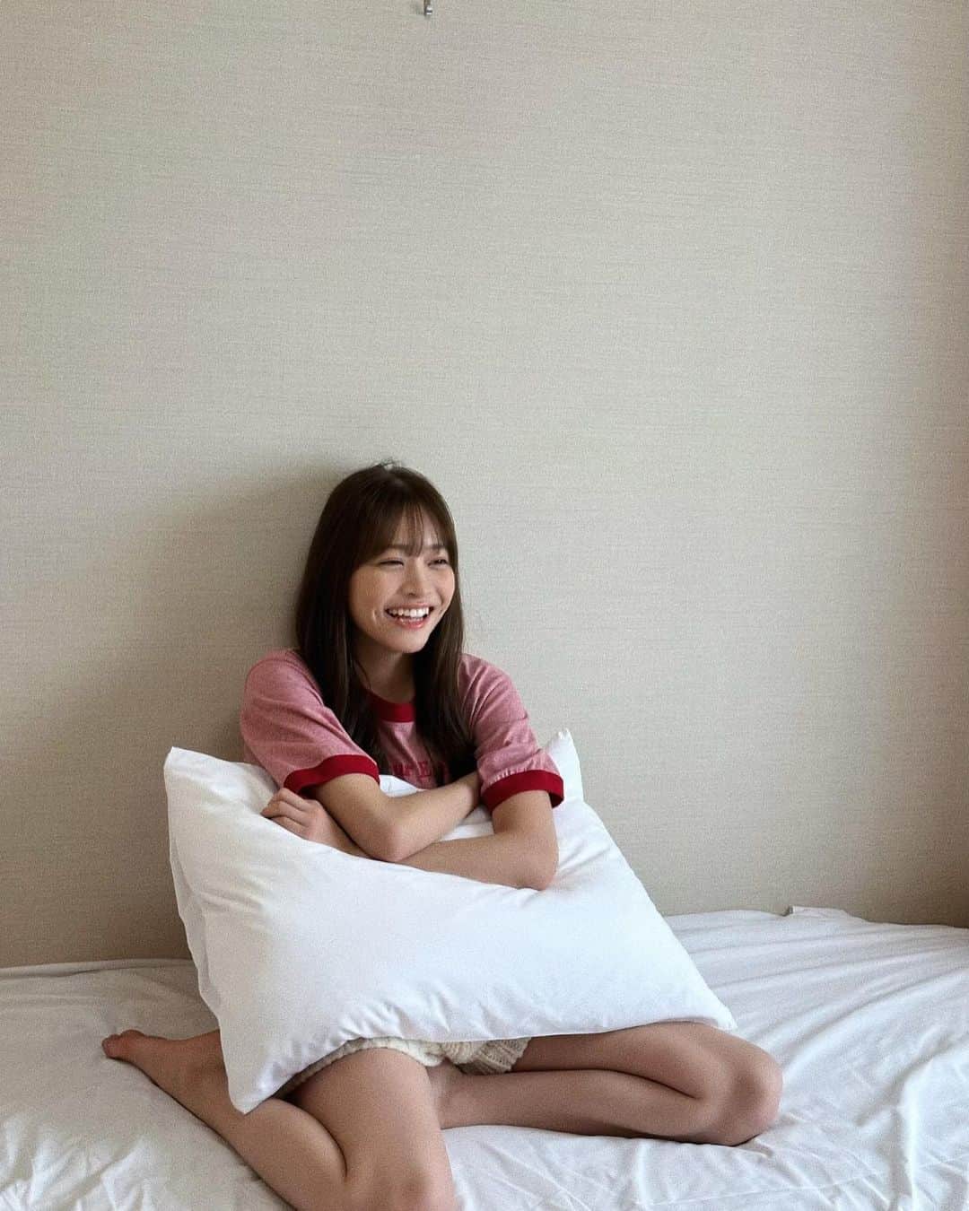 中村果蓮さんのインスタグラム写真 - (中村果蓮Instagram)「☀️🌱 ・ ・ ・  #オフショット  #ナチュラル  #ナチュラルメイク  #寝起き  #朝活  #おはよう  #脚フェチ #ロングヘア #ストレート  #ストレートヘア  #北海道  #ホテル  #japan  #fyp  #01」12月5日 19時18分 - nakamura_karen_