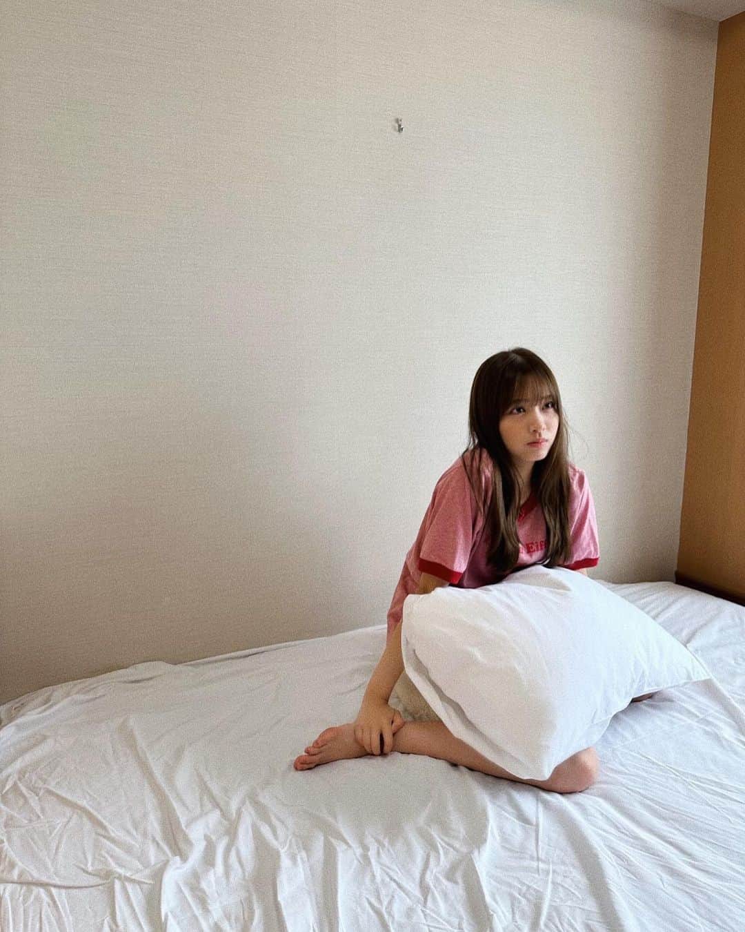 中村果蓮さんのインスタグラム写真 - (中村果蓮Instagram)「☀️🌱 ・ ・ ・  #オフショット  #ナチュラル  #ナチュラルメイク  #寝起き  #朝活  #おはよう  #脚フェチ #ロングヘア #ストレート  #ストレートヘア  #北海道  #ホテル  #japan  #fyp  #01」12月5日 19時18分 - nakamura_karen_