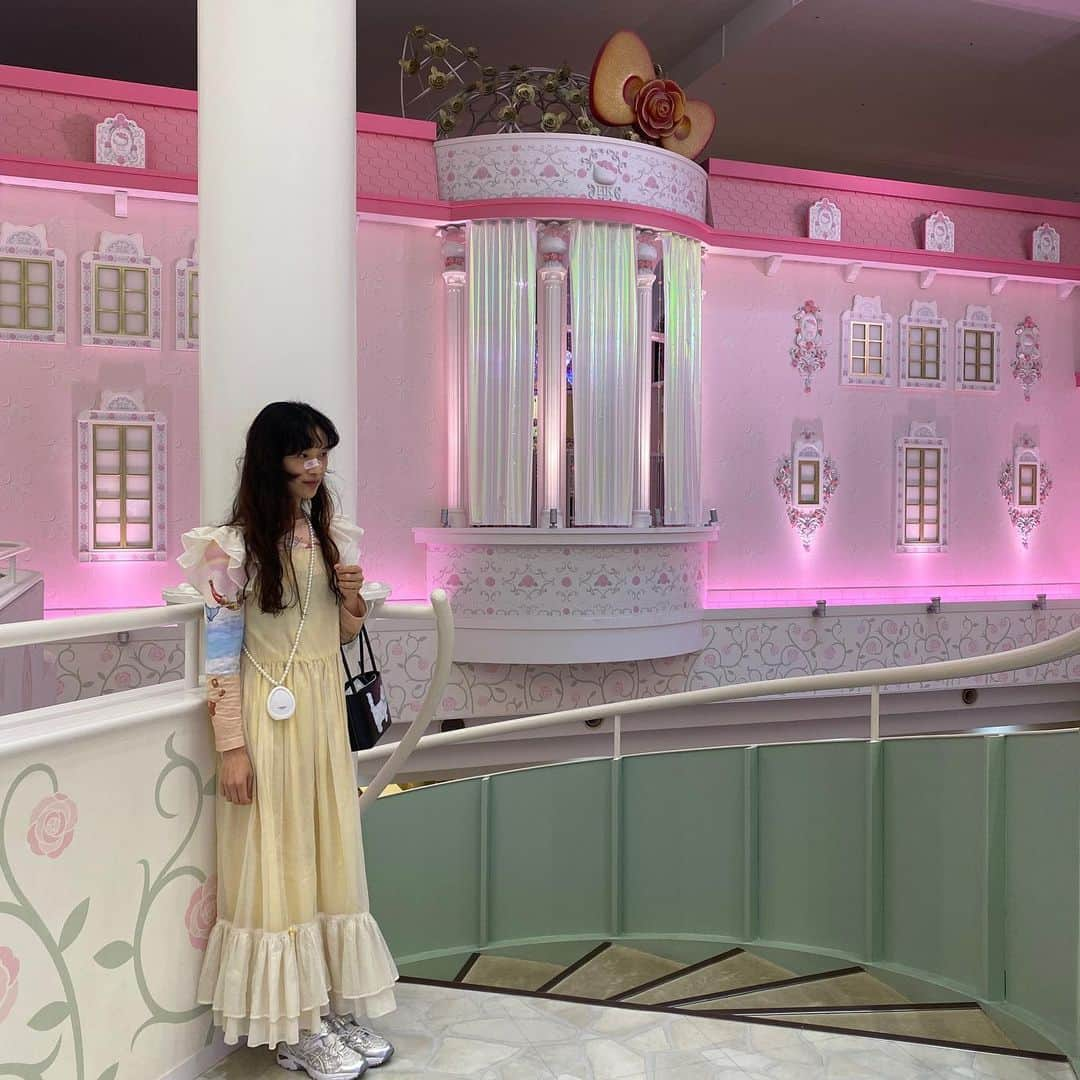 小藪奈央のインスタグラム：「. Where pastel dream come true 🏰」