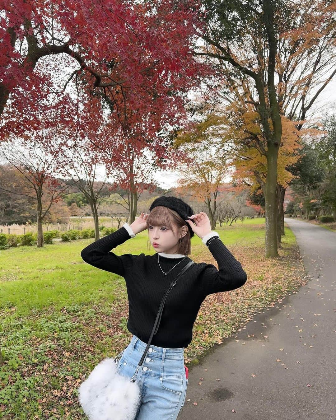 MINAMIさんのインスタグラム写真 - (MINAMIInstagram)「. 紅葉綺麗すぎ🍁」12月5日 19時35分 - mimi.minami.mimi