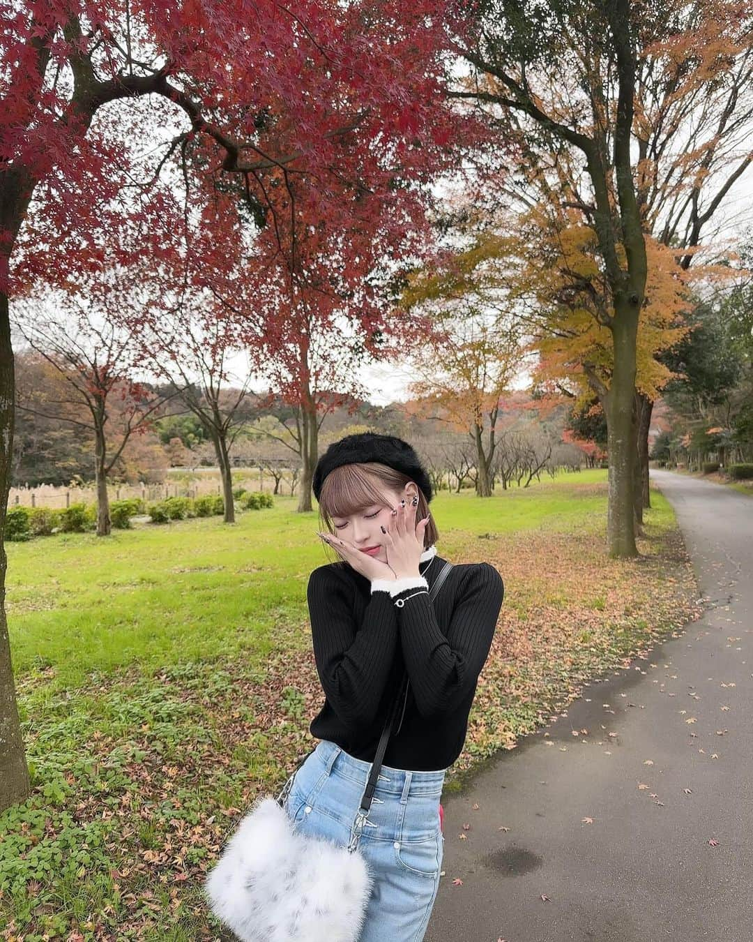 MINAMIさんのインスタグラム写真 - (MINAMIInstagram)「. 紅葉綺麗すぎ🍁」12月5日 19時35分 - mimi.minami.mimi