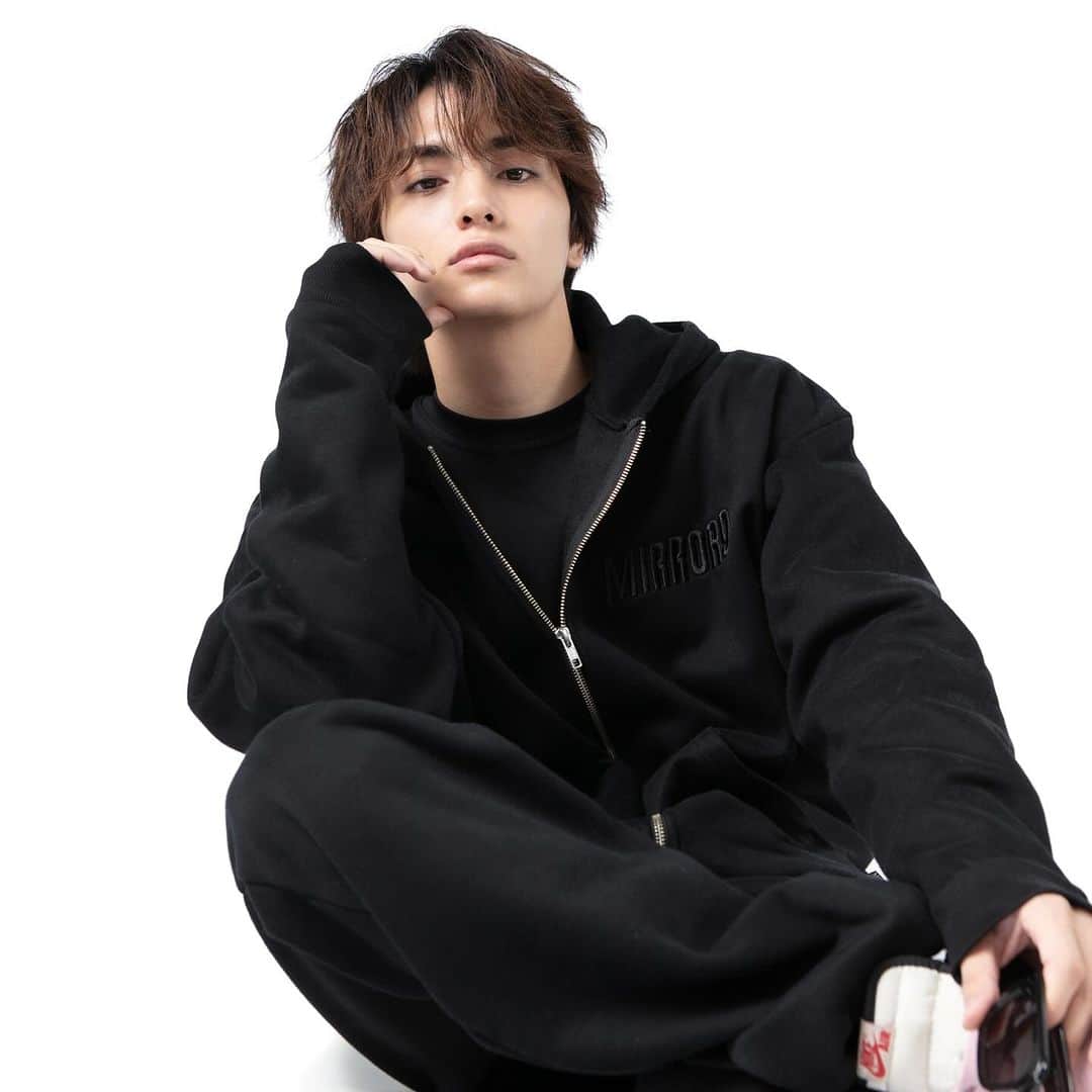 Select Shop MIRROR9さんのインスタグラム写真 - (Select Shop MIRROR9Instagram)「. embroidery sweat series "BLACK"color 🖤  #MIRROR9 #ミラーナイン」12月5日 10時52分 - mirror9official