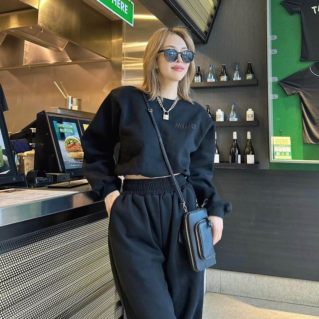 Select Shop MIRROR9さんのインスタグラム写真 - (Select Shop MIRROR9Instagram)「. embroidery sweat series "BLACK"color 🖤  #MIRROR9 #ミラーナイン」12月5日 10時52分 - mirror9official
