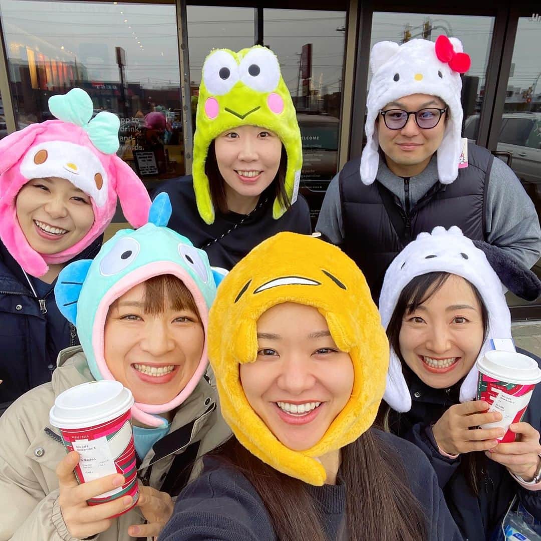 吉田知那美さんのインスタグラム写真 - (吉田知那美Instagram)「We returned to Swift Current after our first World Curling Championships as Team Fujisawa in 2016! We came back a little bit fu**ing lovely crazy🐟🍳🐰🐶🐱🐸🩷🍭🌷🎀🦄🦋  HAPPY BIRTHDAY YUMI🐟  2016年ぶりに帰ってきました、スイフトカレント！ ちょっとヤバくなって凱旋したこの日は夕湖ちゃんのお誕生日！こんな日くらい、一日中Sanrioピューロランドに行った気持ちで過ごしたっていいじゃない。と、夕湖ちゃんが自ら準備してくれてました。全力かわいいかぶり物は、氷点下7度のスイフトカレントで一日防寒具として使ってました。  #swiftcurrent #sanrio #birthday #ハンギョドン #ぐでたま #ぽちゃっこ #けろけろけろっぴ #マイメロ #キティちゃん」12月5日 10時45分 - chinami1991