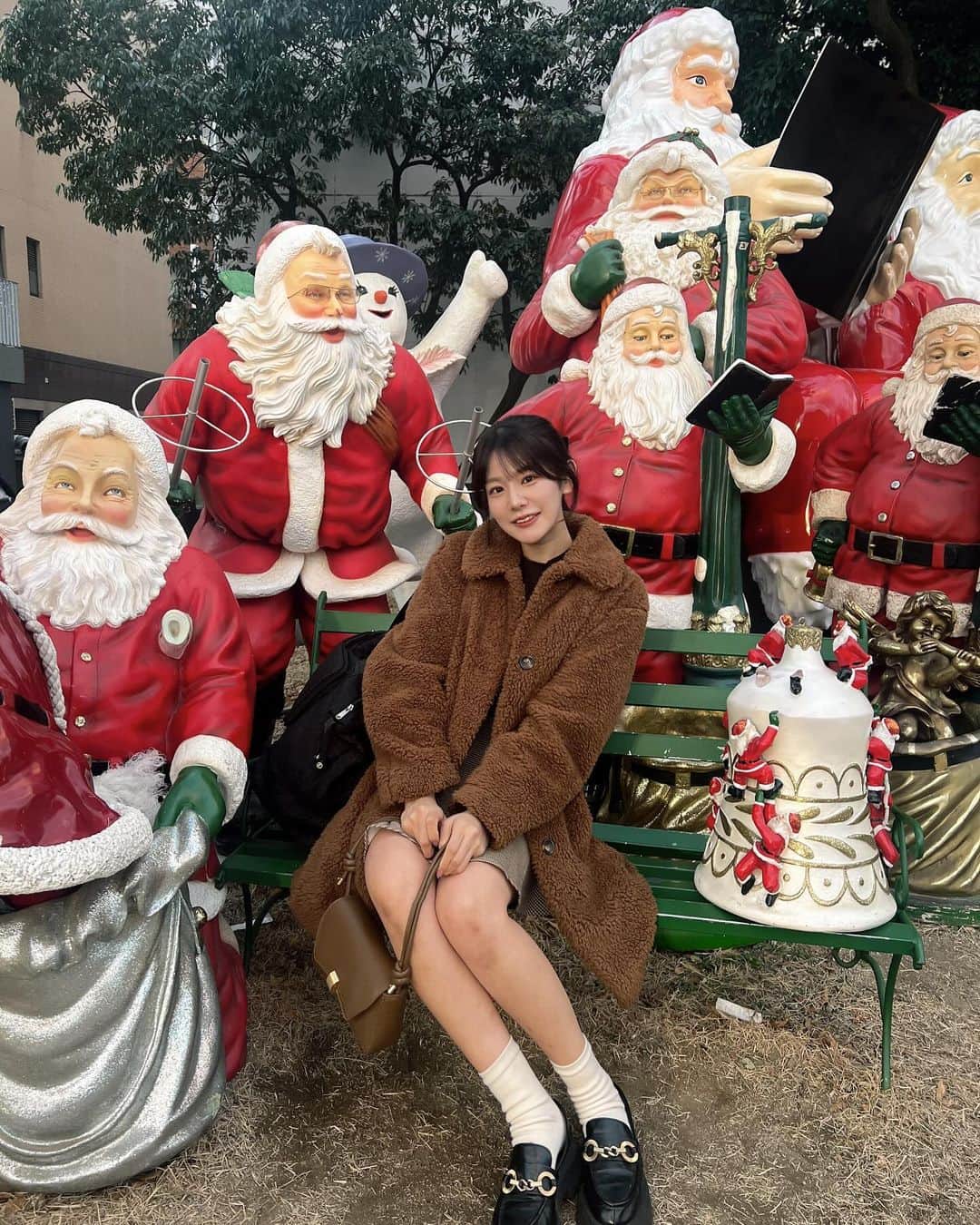 澄川れみのインスタグラム：「福岡でサンタさんに沢山会えた🎄🛷🦌🎅🏻」