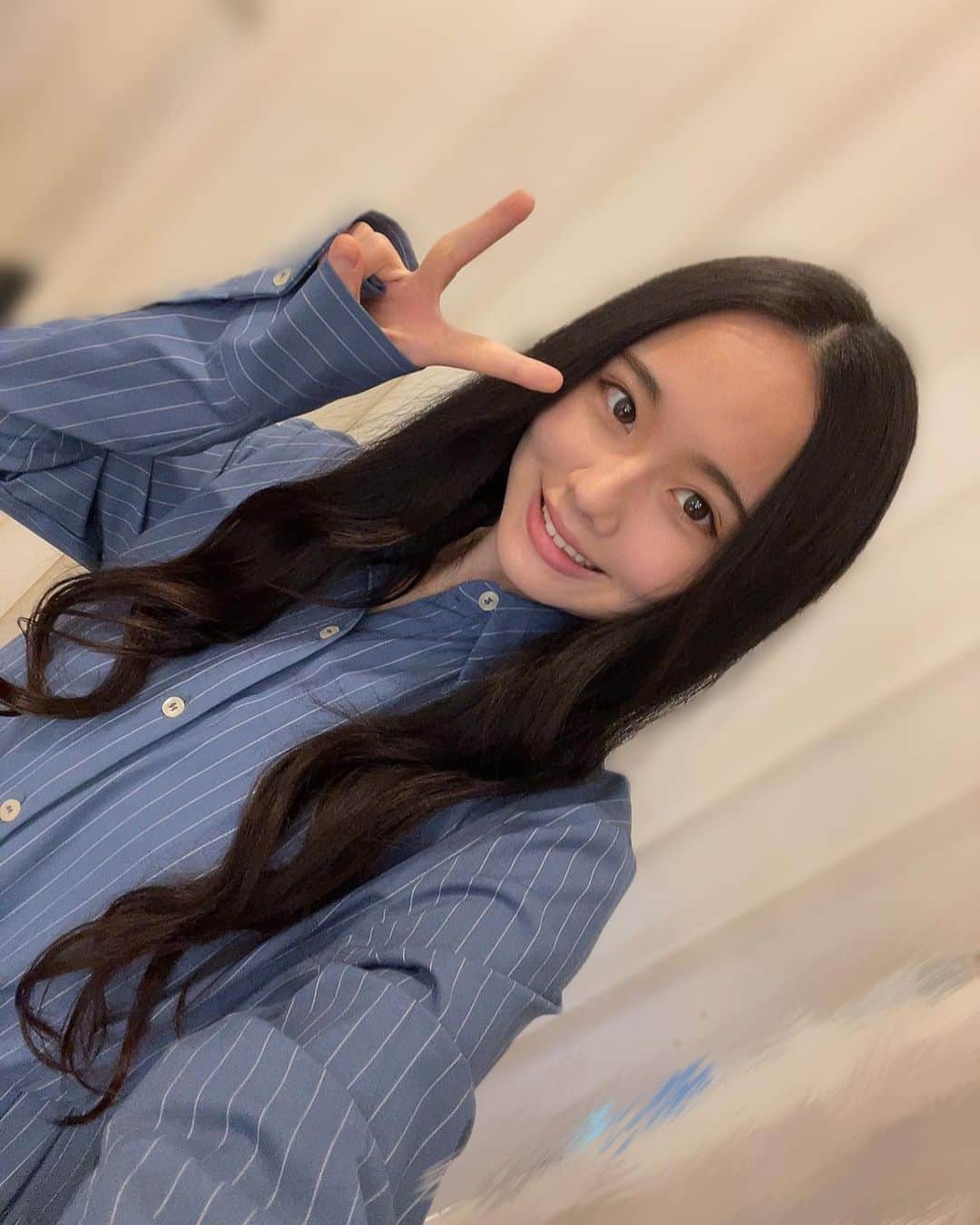 深井ねがいのインスタグラム：「メイクさんは偉大 めっちゃ写りが良くなる！」