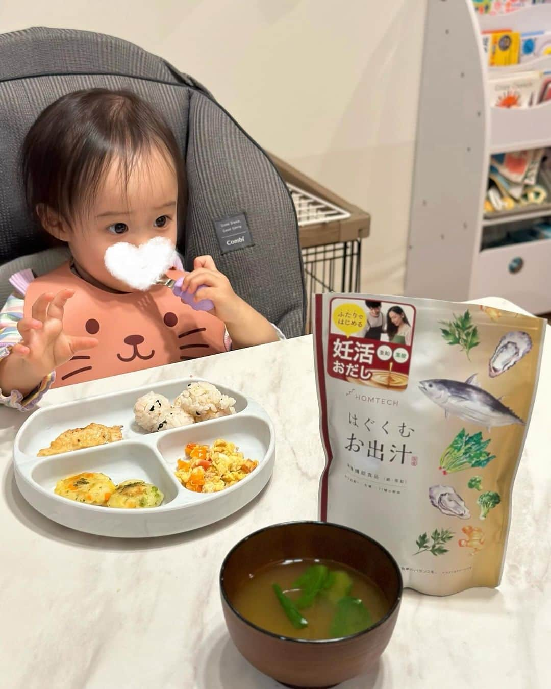 サキ吉のインスタグラム：「日常の食事を、「妊活習慣」へ✨️ ． 私が妊活していた時、特に気をつけていたのが食生活。 毎日それぞれの食事の栄養素考えたり、高価なサプリを購入したり結構苦労したなぁ…💦 ． このオムテックの“はぐくむお出汁”は 女性の妊活にも男性の妊活にも必要とされる栄養素を含んだ、どんなお料理にも使える新発想の妊活おだしなの👏 夫婦二人の妊活ケアが出来るのはとっても助かるよね😭✨️ ． ✅魚介と11種野菜のブレンド出汁（粉末タイプ）だから和食・洋食・中華など様々な料理に使用可能！  ✅葉酸・鉄分・亜鉛・ビタミン等11種類の栄養素を配合した「にごり黄金お出汁」  ✅血行不良やストレスをケアする生姜エキス・GABA配合  ✅日本料理銀座名店「小熊」＆ 生殖医療専門医 監修 ． 栄養機能食品(鉄･亜鉛)でこんなに美味しいなんて感動🥹💕 温活にも最適な生姜も入ってるから身体もポカポカ☺️ 私の経験からしても、妊活は女性だけじゃなくて男性側のケアが絶対的に必要！！！✨️ これだったらプレッシャーも無く自然に生活に取り込めるよね！とっても良いと思った😌💓 ． ． 今回特別にAmazonで使える30%OFFクーポンも用意してもらいました！ クーポンコード：SAKIhom30 気になる方は公式アカウントをチェックしてみてね✍️✨️ @homtech_precon_lab ． ． ． #PR #オムテック #アンファー #妊活おだし #妊活お出汁 #妊活 #homtech #妊活ごはん #はぐくむお出汁 #葉酸 #葉酸サプリ #温活 #プレ妊活 #ふたり妊活 #プレコンセプションケア #プレコン #メンテック」