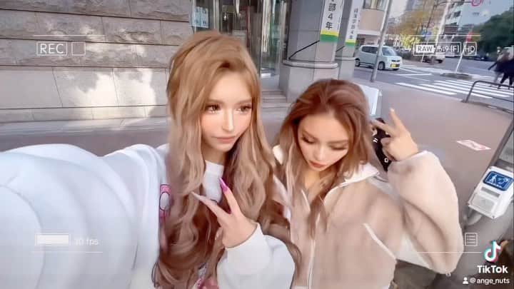 アンジェリカのインスタグラム：「気づけばまた君に夢中になってるッ～🥱🪽🚥❤️  #髪型ダンブルドア」