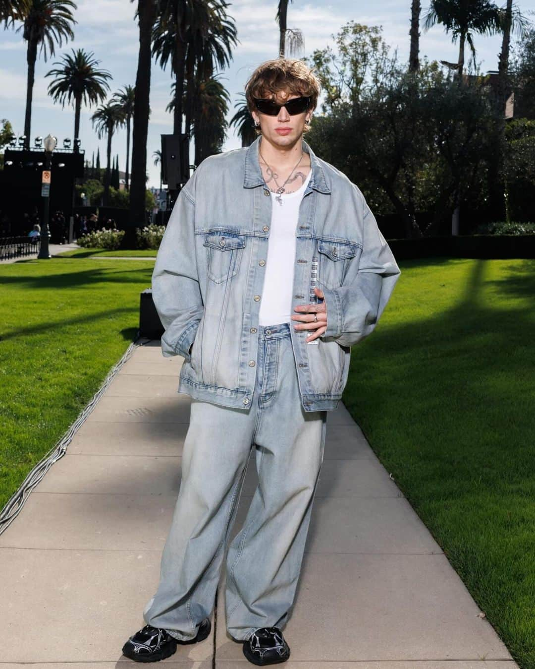 IMG Modelsのインスタグラム：「Front Row at #Balenciaga Pre-Fall ‘24 |  #VinnieHacker, #TeyanaTaylor, #AltonMason, #HariNef, #ColeSprouse, #SooJooPark, #MosesSumney, #Gabbriette, #NadiaLeeCohen, #PalomaElsesser, #ElsaHosk, #BryantGiles, #JacobBixemen  #IMGModels」