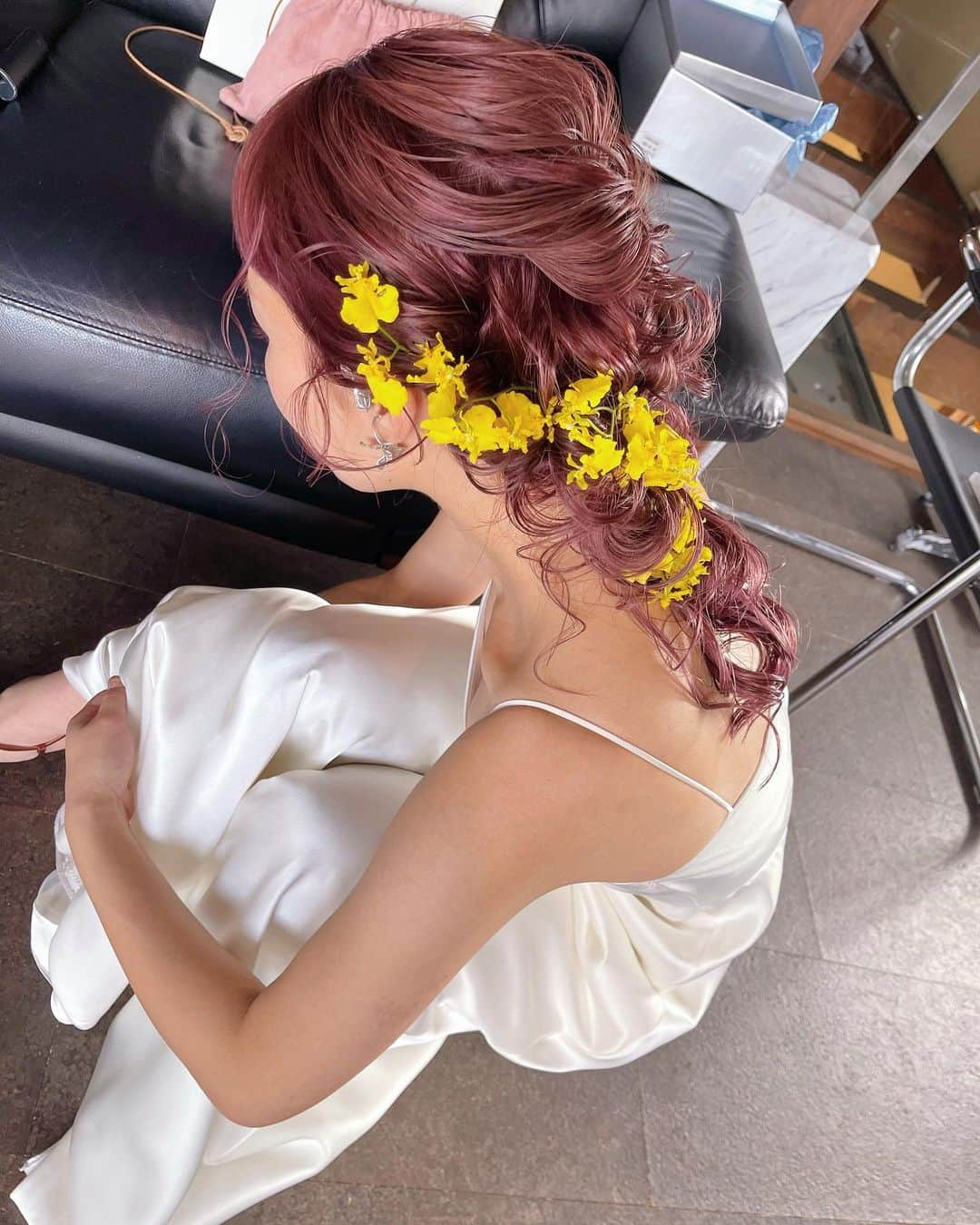 sakincho1028さんのインスタグラム写真 - (sakincho1028Instagram)「wedding hair👰 ピンクの髪色と黄色のお花がかわいかった🌼 結婚式に向けてカラーも相談しながらさせていただいてます🐻  #sakinchohair  #hairarrange#hair#arrange#hairset#ヘアアレンジ#アレンジ#ヘアセット#豊橋#美容室#豊橋美容室#結婚式#ブライダル#ヘアメイク#メイク#花嫁#ガーデンウェディング#前撮り#フォトウェディング#ウェディングフォト#ウェディングドレス#出張ヘアメイク#ブライダルヘア#ウェディングヘア#花嫁ヘア」12月5日 11時23分 - sakincho1028