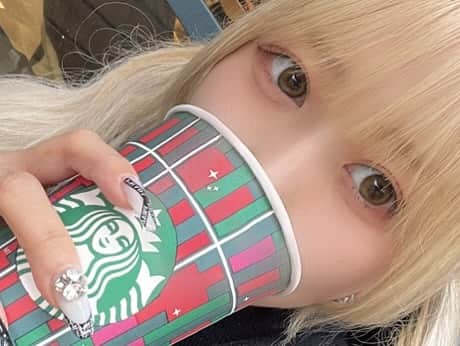 仮面ライアー217さんのインスタグラム写真 - (仮面ライアー217Instagram)「この季節が1番スタバ飲む🎄ジンジャーブレッドラテしか勝たん  #スタバ #ジンジャーブレッドラテ  #starbucks」12月5日 11時33分 - disnyna