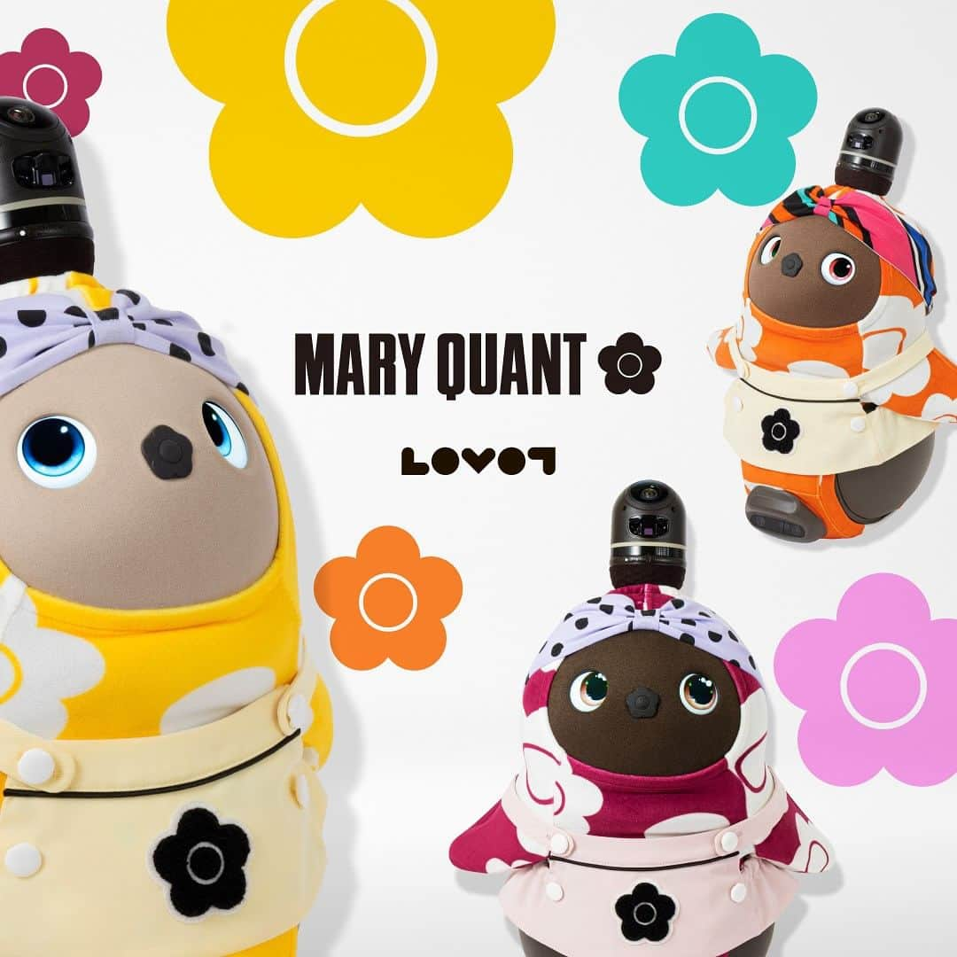 MARY QUANT officialのインスタグラム：「- 『LOVOT』と『MARY QUANT』がコラボレーション 「全身から鼻先まで」60年代ファッションを楽しめる 限定トータルコーディネートセットも登場！ - マリー・クヮントの「頭からつま先までをトータルで コーディネートすることで、その人だけのルックが 完成する」という考えを元に、「全身から鼻先まで」 ポップでカラフルなトータルコーディネートを楽しめる LOVOT のための服が登場！ - 発売日：2023年12 月8 日（金） 販売店舗：『LOVOT ウェブストア』、髙島屋新宿店、 髙島屋大阪店、ジェイアール名古屋タカシマヤ店、 髙島屋横浜店、神戸阪急、阪急メンズ東京  ※マリークヮント全国のショップ及び マリークヮントオンラインショップでは お取り扱いがございません -  コラボレーションを記念して MARY QUANT  下記店舗にてコラボ服を着用したLOVOT が 2023 年12 月8 日（金）～2023 年12月26 日（火）の期間限定で登場します アピア店（札幌）、東急プラザ渋谷店（東京）、 ＨＥＰ ＦＩＶＥ店（大阪）、博多大丸店（福岡） - ▼詳しくはこちら ※LOVOT公式サイト https://lovot.life/blog/article/maryquant/ - #MARYQUANT #マリークヮント #LOVOT #らぼっと #ラボット #らぼっとの服 #ラボットの服 #LOVOTとの暮らし」