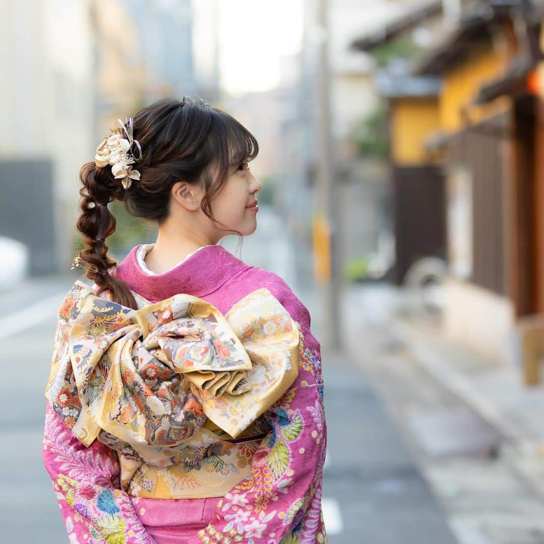 京都ヘアセット&着付け専門サロン夢館(ゆめやかた) さんのインスタグラム写真 - (京都ヘアセット&着付け専門サロン夢館(ゆめやかた) Instagram)「こんにちは、夢館です🤍  本日は成人式や、卒業式に大人気のあみおろし4選のご紹介です♪  髪飾りもたくさん取り揃えておりますので無限の楽しみ方が！ 肩につく長さがあれば、できるヘアスタイルですので挑戦してみてはいかがでしょう🫶  ご予約お待ちしております！  🌱ご予約はTOPのURLから🌱  #夢館 #着物レンタル夢館 #ヘアセット #京都ヘアセット #セットサロン #京都セットサロン #あみおろし #編みおろし #ダウンスタイル #ボブヘア #ロングヘア #ミディアムヘア #振袖ヘア #着物ヘア #袴ヘア #ヘアアレンジ」12月5日 11時40分 - yumeyakatabeauty