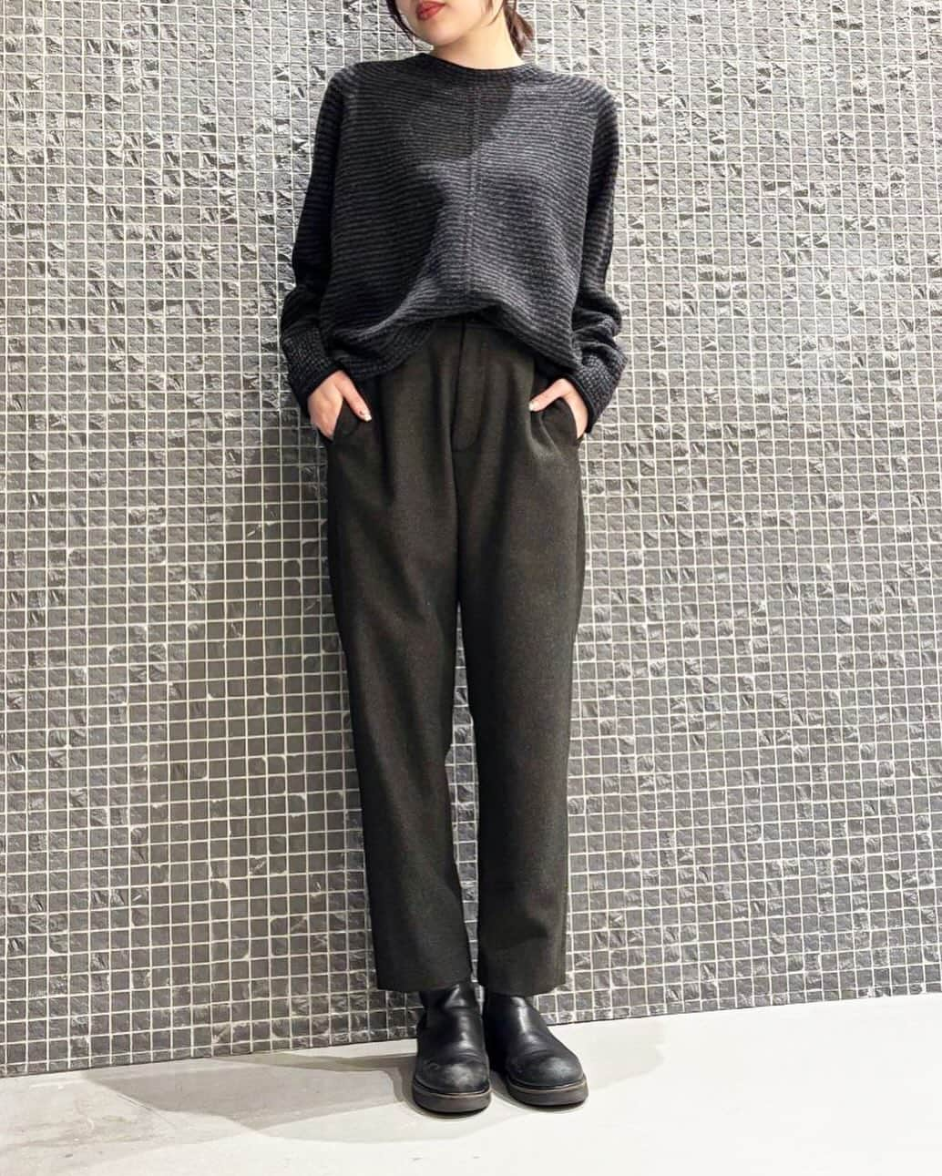 pas de calais -パドカレ-のインスタグラム：「•  pas de calais   Capsule Collection  •knit (No.2345) Ivory, Charcoal, Beige, BrownBD, BlackBD 27,500yen •Pants (No.8502) Khaki, Beige 30,800yen (Online Storeは12/13(水)18:00〜の発売予定)  @pasdecalais_story   #pasdecalais  #pasdecalais_offical_jp  #パドカレ #capsulecollection  #knit #23aw #outfit  #パドカレコーデ」