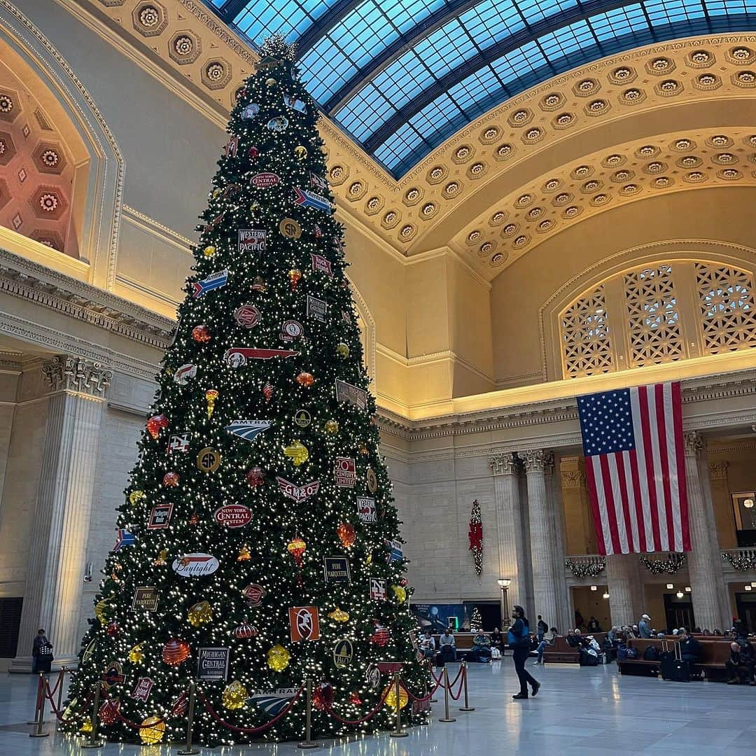 小嶋晶子さんのインスタグラム写真 - (小嶋晶子Instagram)「Photos from my friend in Chicago Union Station. 今朝、友人から届いた写真🎄ミシガン＆シカゴ…冬は外に出られないくらいの雪の日もあったけど…恋しい。Thanks, Steven. #xmas #xmastree #chicagounionstation #michigan #annarbor」12月5日 11時50分 - kojimamajiko