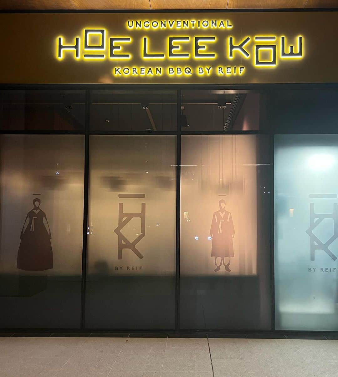 MALIAさんのインスタグラム写真 - (MALIAInstagram)「Hoe Lee Kow restaurant opening party👏🏽✨ ⁡ Dubaiでも有名なlegend chefの Reifさんが 新しく韓国料理のお店をOpenしたので お邪魔しました🇰🇷♥️ ⁡ 韓国料理大好きなわたしはDubaiでこんなに 美味しい韓国料理が食べられるなんて🥹 この国でチャミスルが飲めるなんて🥹 わたしは終始感動でした🥹✨ ⁡ #MaliaDubailife #HoeLeeKow #Koreanrestaurant #🇰🇷 #🫶🏽」12月5日 11時51分 - maliarehman