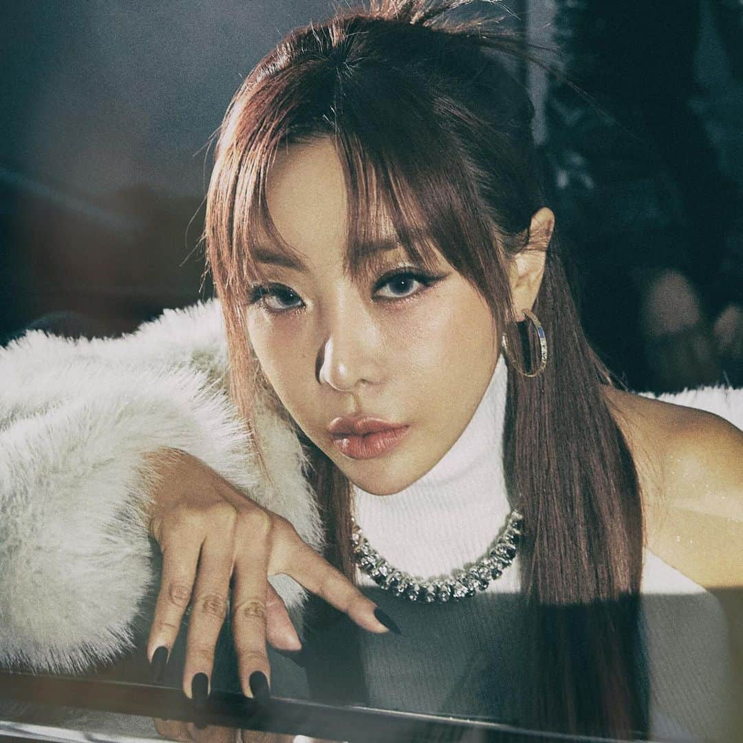 ナルシャのインスタグラム：「[ D-4 ]  2023.12.9.SAT.6PM  #나르샤#게임#싱글 #narsha#game」