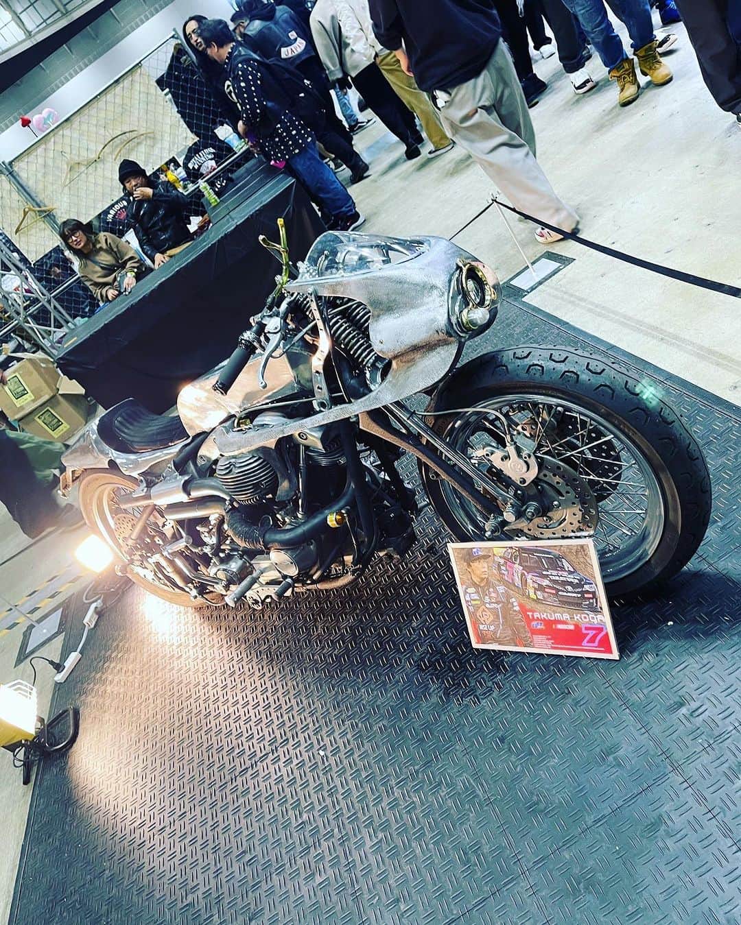 宮島三郎さんのインスタグラム写真 - (宮島三郎Instagram)「今年も行ってまいりました、黄金の1日でした。 ヨウジさん受賞おめでとうございます！ #yokohamahotrodcustomshow #bootleg #パシフィコ横浜  #harleydavidson #hrcs2023 #shovelhead」12月5日 12時11分 - saburo0804