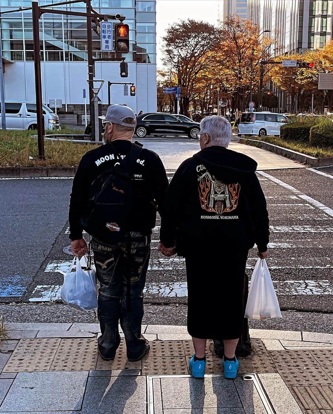 宮島三郎さんのインスタグラム写真 - (宮島三郎Instagram)「今年も行ってまいりました、黄金の1日でした。 ヨウジさん受賞おめでとうございます！ #yokohamahotrodcustomshow #bootleg #パシフィコ横浜  #harleydavidson #hrcs2023 #shovelhead」12月5日 12時11分 - saburo0804