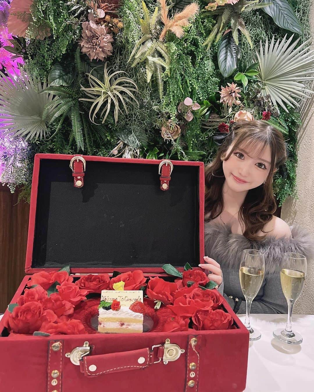 あいにゃんさんのインスタグラム写真 - (あいにゃんInstagram)「カスケード銀座で憧れのトランクケーキ🍰🌹  ︎︎ ︎︎︎ ︎︎︎ ︎ フレンチコースがお箸で食べれるの🥢🤍  品数も想像より多くてお魚お肉パスタまで出てきてボリューム満点っᐢ ̥_ ̫ _ ̥ᐢ♡  ︎︎ ︎︎︎ ︎︎︎ ︎ トランクケーキ可愛いしばえるのでぜひ🎀❕ * * #カスケード銀座店 #お箸でフレンチ #トランクケース #フレンチ #お祝い #PR」12月5日 12時14分 - ainyan0310