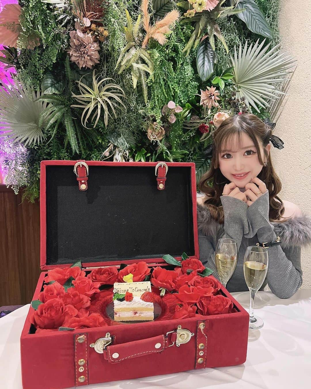 あいにゃんさんのインスタグラム写真 - (あいにゃんInstagram)「カスケード銀座で憧れのトランクケーキ🍰🌹  ︎︎ ︎︎︎ ︎︎︎ ︎ フレンチコースがお箸で食べれるの🥢🤍  品数も想像より多くてお魚お肉パスタまで出てきてボリューム満点っᐢ ̥_ ̫ _ ̥ᐢ♡  ︎︎ ︎︎︎ ︎︎︎ ︎ トランクケーキ可愛いしばえるのでぜひ🎀❕ * * #カスケード銀座店 #お箸でフレンチ #トランクケース #フレンチ #お祝い #PR」12月5日 12時14分 - ainyan0310