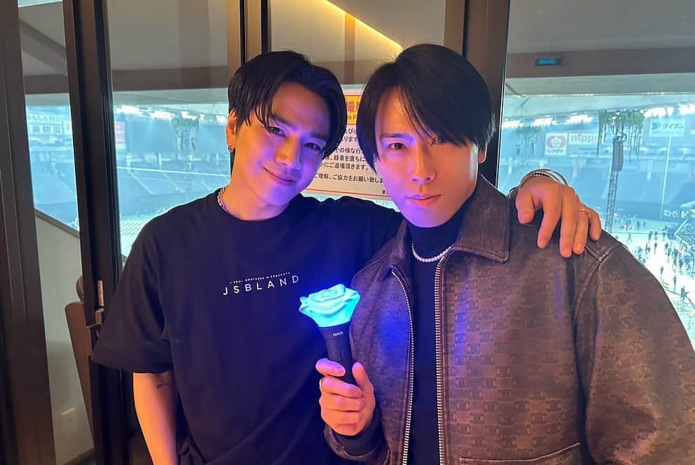 登坂広臣さんのインスタグラム写真 - (登坂広臣Instagram)「@takuya.kimura_tak お忙しい中ありがとうございました✨光栄です✨ @ryosuke_yamada059 ありがとう✨✨🤝 @ryota.miyadate0325_sn_official ありがとう✨✨🤝 @befirst__official 応援してるよ🔥頑張って🤟 @harisenbon_haruna @haruna_kawaguchi_official モニタリングファミリーありがとうございました✨年末もお世話になります🙏  まだまだいらっしゃって下さいましたが、皆さんお忙しい中ありがとうございました✨ #JSB_LAND」12月5日 12時28分 - omi.cdl