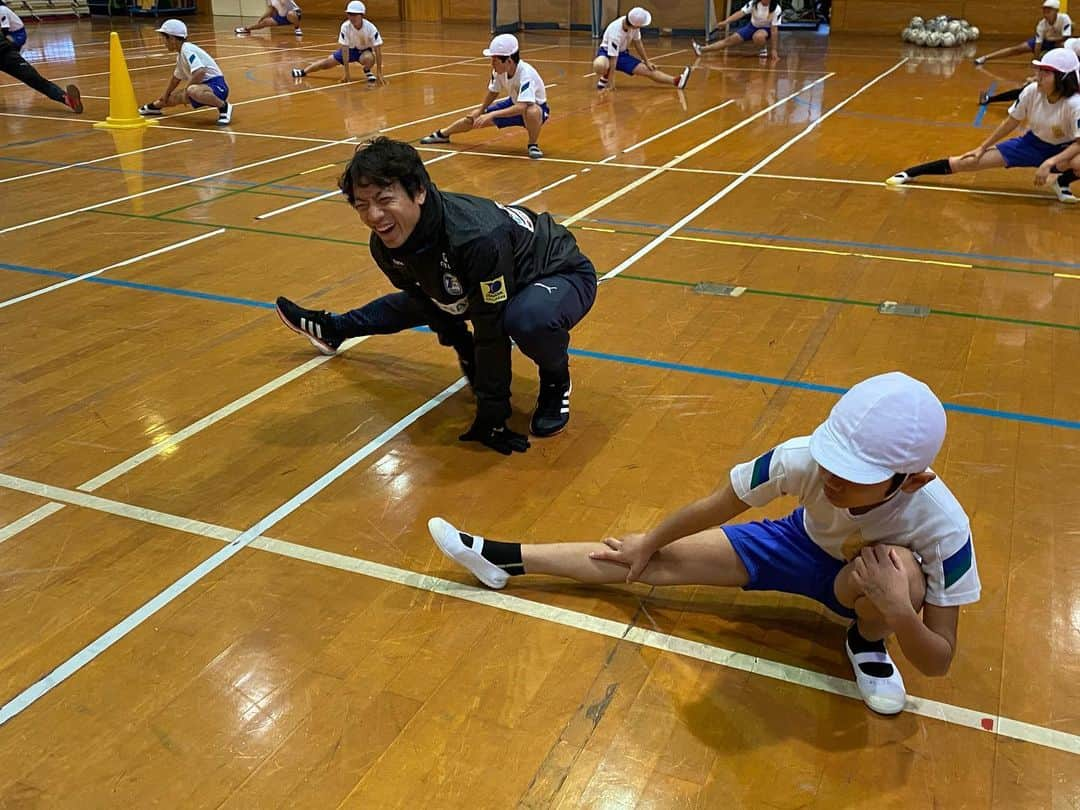 梅崎司さんのインスタグラム写真 - (梅崎司Instagram)「臼杵市立下北小学校に訪問。 楽しく運動、サッカーしてきました！ #学校訪問 #大分トリニータ #香川勇気 #ランボー #梅崎司」12月5日 12時46分 - umeman7