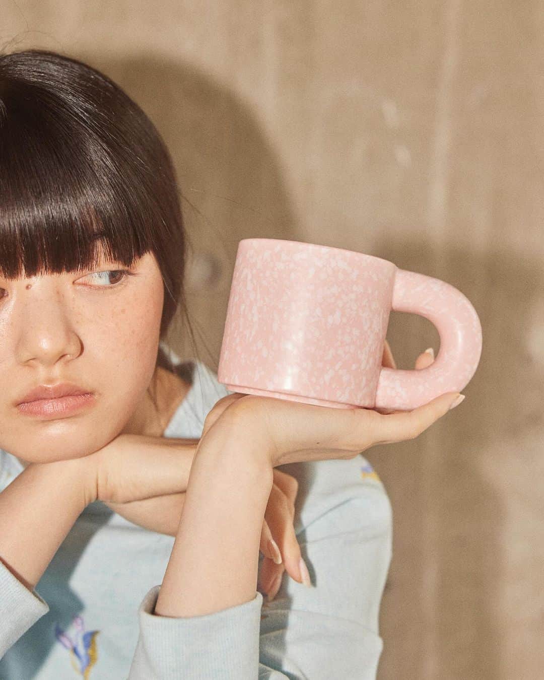CASSELINIさんのインスタグラム写真 - (CASSELINIInstagram)「Casselini HOMEから待望のルームウェア、そしてCasselini HOMEの世界観をコンセプトにセレクトされた韓国のインテリア小物を数量限定で発売！  🪄PRE ORDER CAMPAIGN🪄  Casselini HOME新作の先行予約にご利用いただける10％OFFのクーポンを期間限定で配布いたします🎟️ また、期間中はCASSELINI原宿店にてルームウェアのご試着が可能となっておりますので、近隣にお住いの方はぜひご利用ください👗  ●10%OFFクーポン ＜コード＞RWEAR10 ＜期間＞2023.11.30（木）～2023.12.07（木） ＜対象商品＞Casselini HOME新作アイテム（フラワーパッチプルオーバー、リラックスメロウパンツ、刺繡スウェットワンピース、ビッグリボンメロウヘアバンド、フェイクファースリッパ、H FOOTWEAR CHINE SOCKS、H FOOTWEAR NEP SOCKS）  ●ルームウェアご試着会 ＜期間＞2023.11.30（木）～2023.12.07（木） ＜場所＞CASSELINI原宿店（12:00～20:00）  🪅NOVELTY FAIR🪅 フラワーパッチプルオーバーとリラックスメロウパンツをセットでご購入のお客さまに、ヘアコームをプレゼント🎀 マーブルカラーがキュートかつ、ミニポーチにも入るサイズで持ち運びにぴったり。 さりげなくCasseliniロゴが型押しされたオリジナルのヘアコームです🐩 ※カラーはランダムでお渡しいたします。  📓SCHEDULE＆SHOP📓 ●Casselini HOME新作 ＜先行発売開始日＞ 2023.11.30（木）12:00  ＜一般発売日＞ 12月中旬～2月下旬　※商品によって異なります。詳細は特集から各商品ページに進みご覧ください。  ＜SHOP＞ CASSELINI ONLINE SHOP、CASSELINI原宿店、ZOZOTOWN  🛒ONLINE SHOP TOPページリンクよりご覧いただけます。 🛒原宿店 渋谷区神宮前5-27-8 03-3400-5584 12:00〜20:00 商品の在庫などのご質問はこちらまで🪺 @casselini_shop ⁡ #Casselini #23AW #MIXMATCHROMANTICS #ROOMWEAR #キャセリーニ #ルームウェア #お部屋時間」12月5日 12時44分 - casselini_official